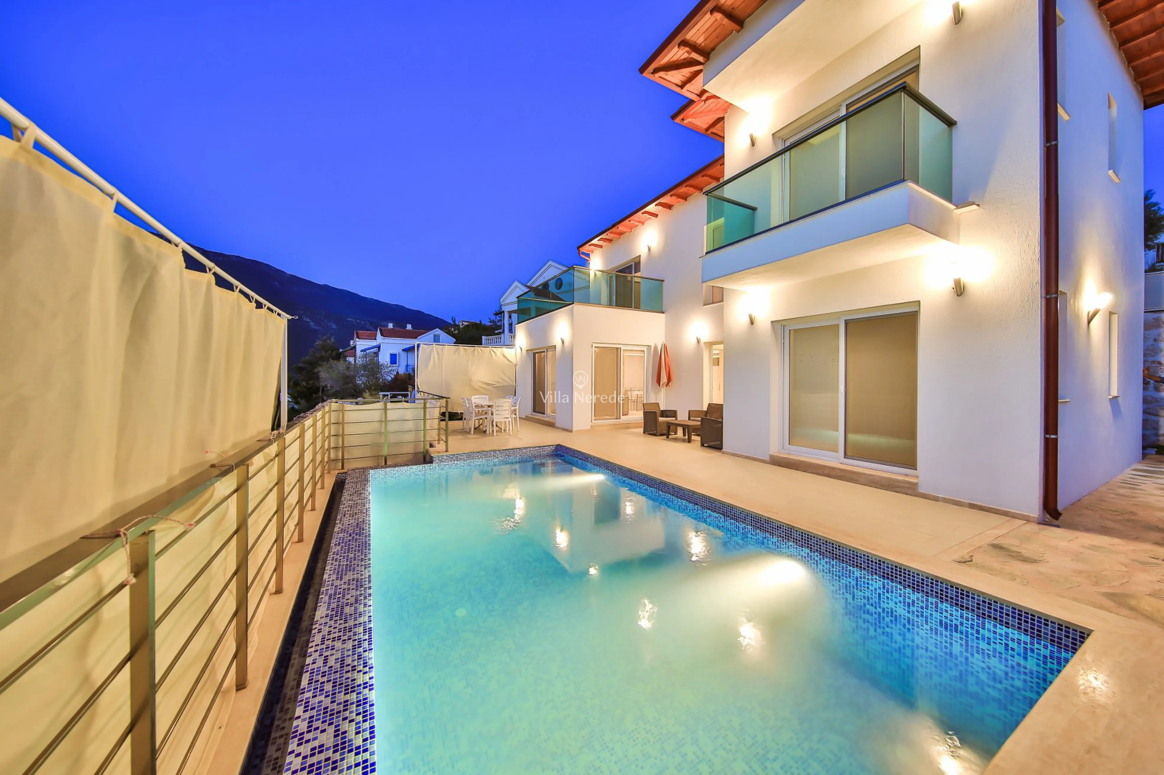 james-345-045_1620x1080_854.jpg