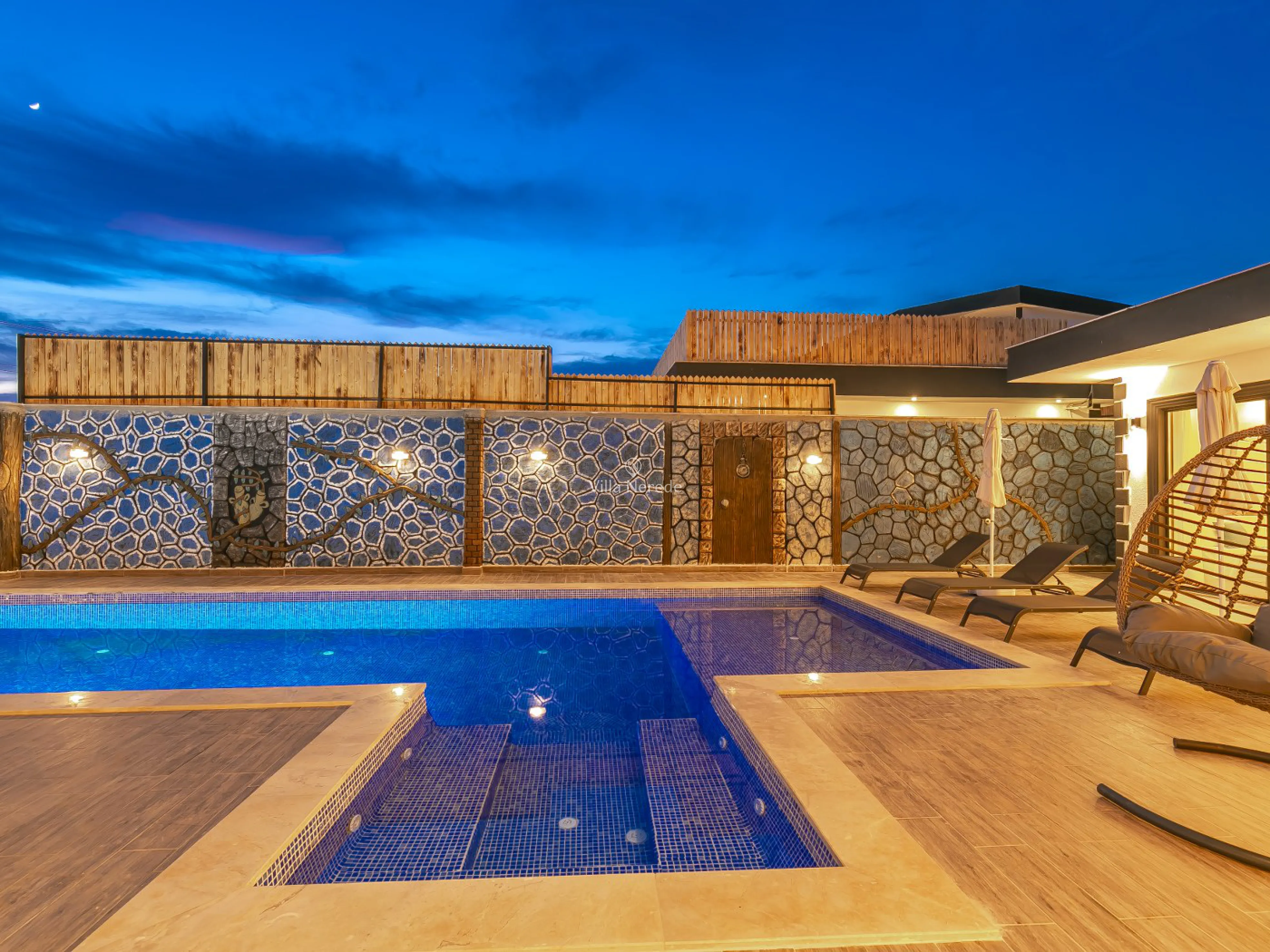 muhafazakar-jakuzili-kiralik-tatil-villa-incir-8_383_111.jpg