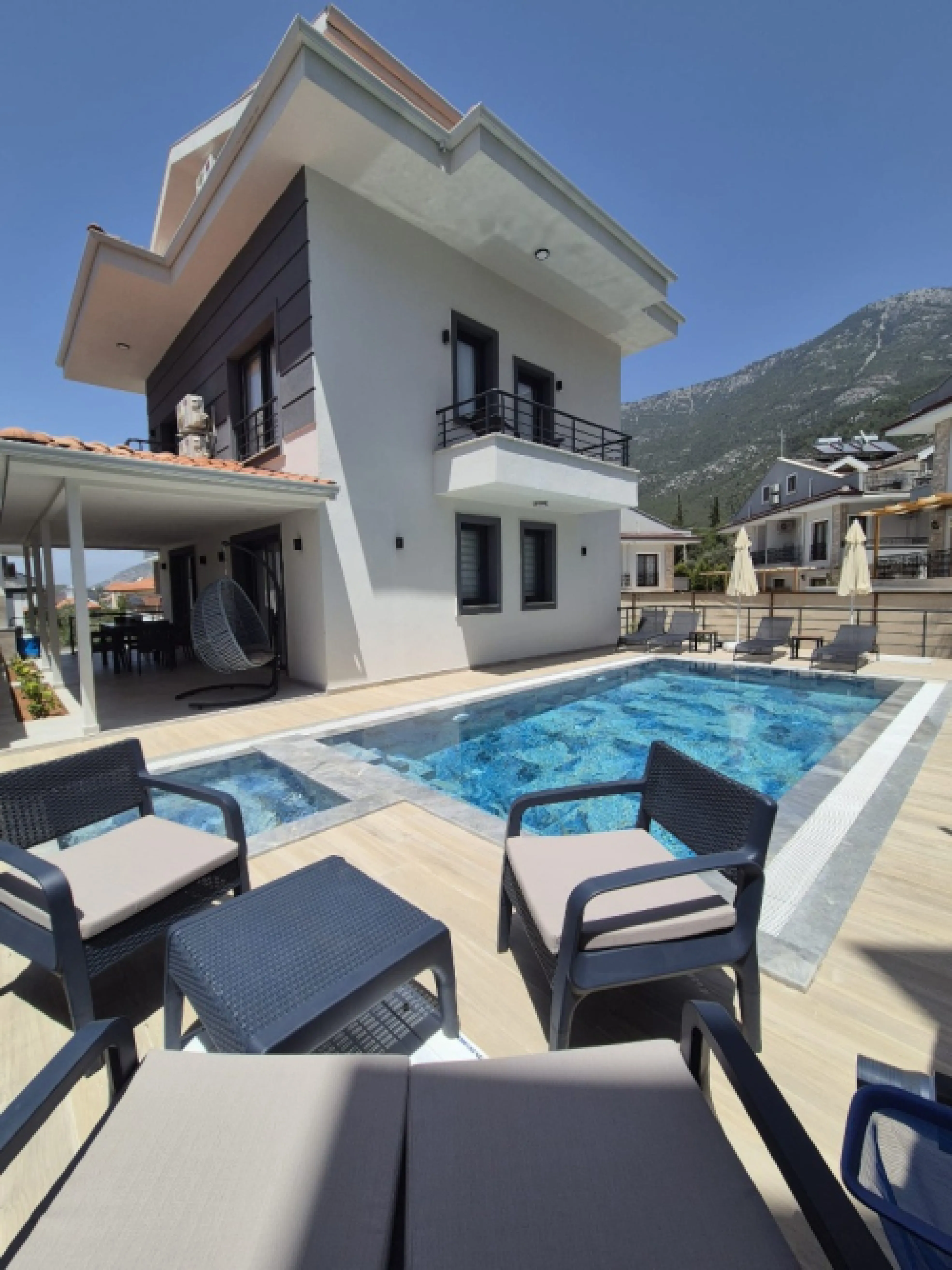 Villa Ağalı 1 - Muhafazakar Havuz Alanlı Kiralık Villa