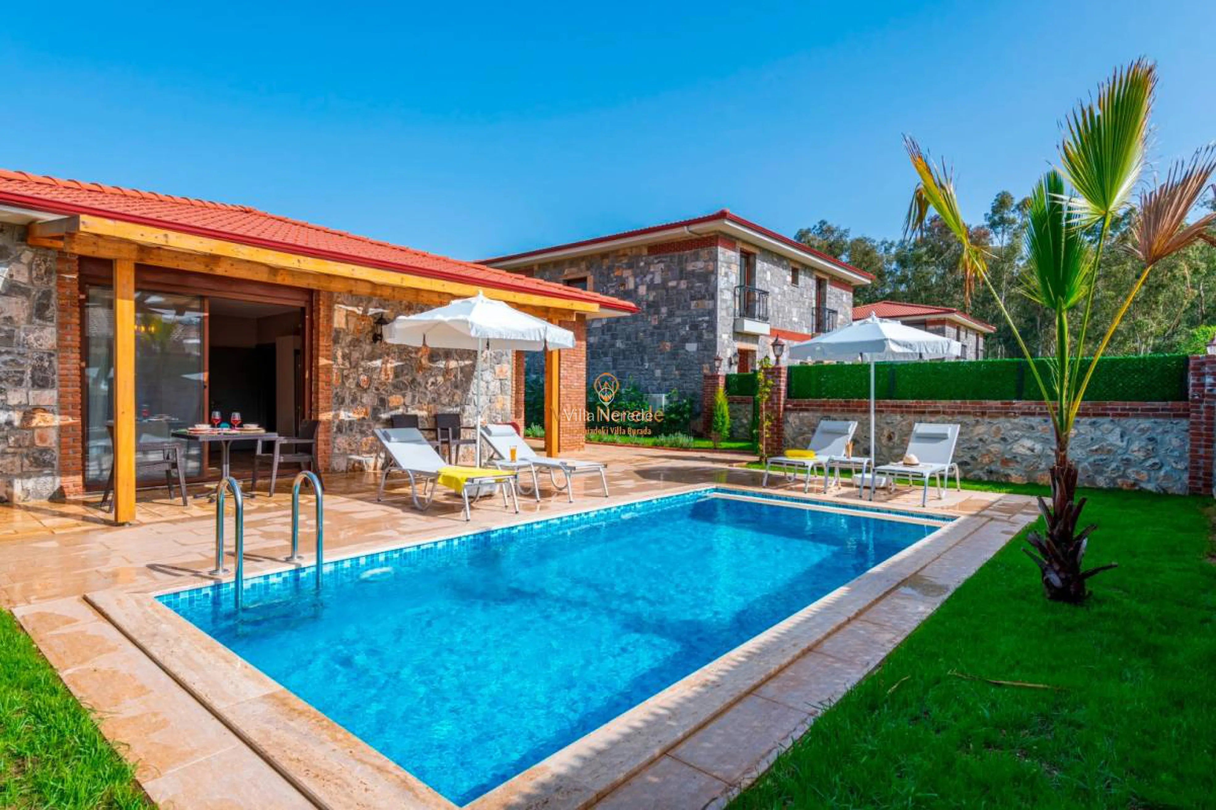 villa-ahu-1865714122-b.jpg