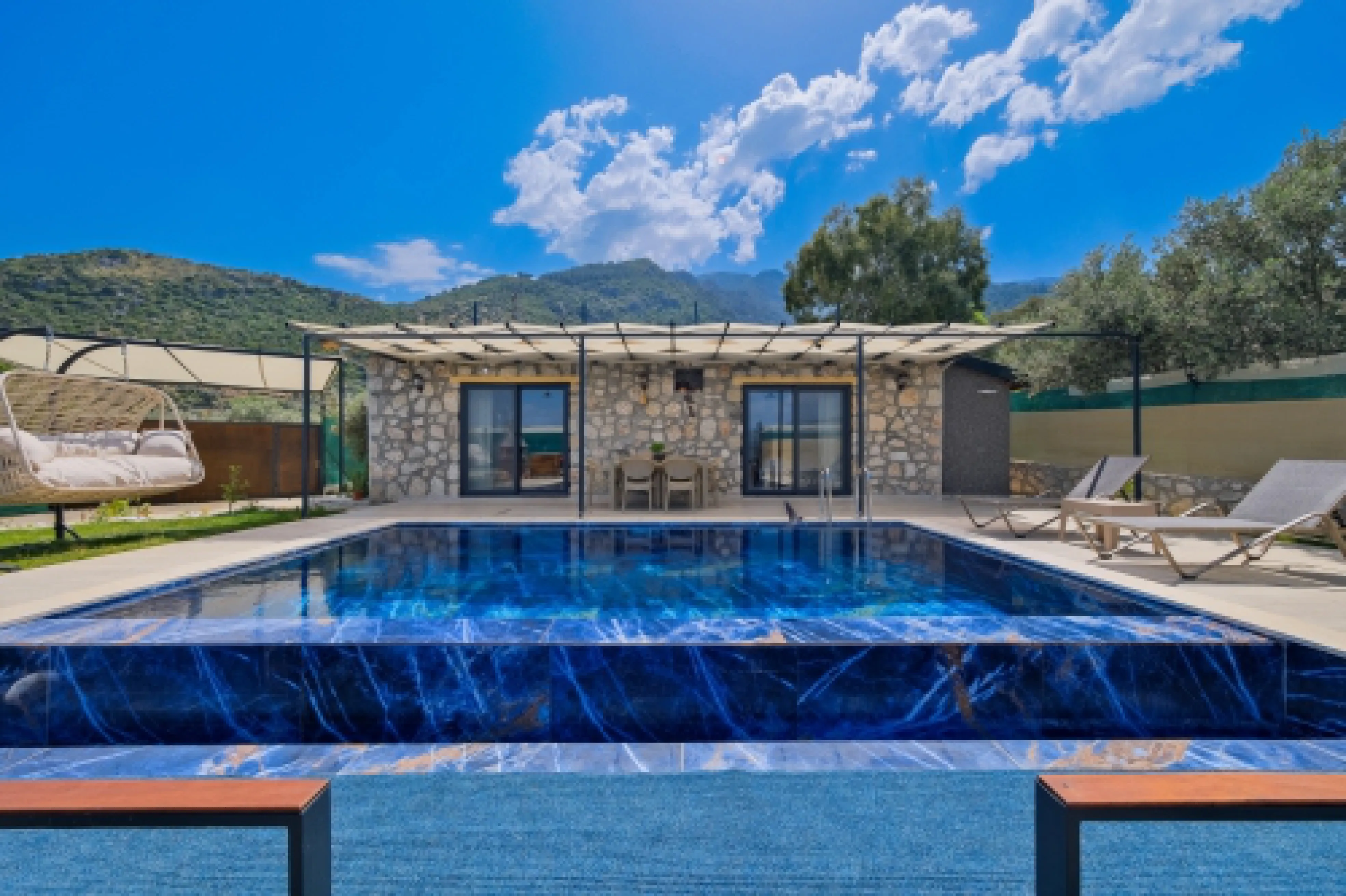 Villa Atlaslı - Muhafazakar Havuz Alanlı Villa Kiralama