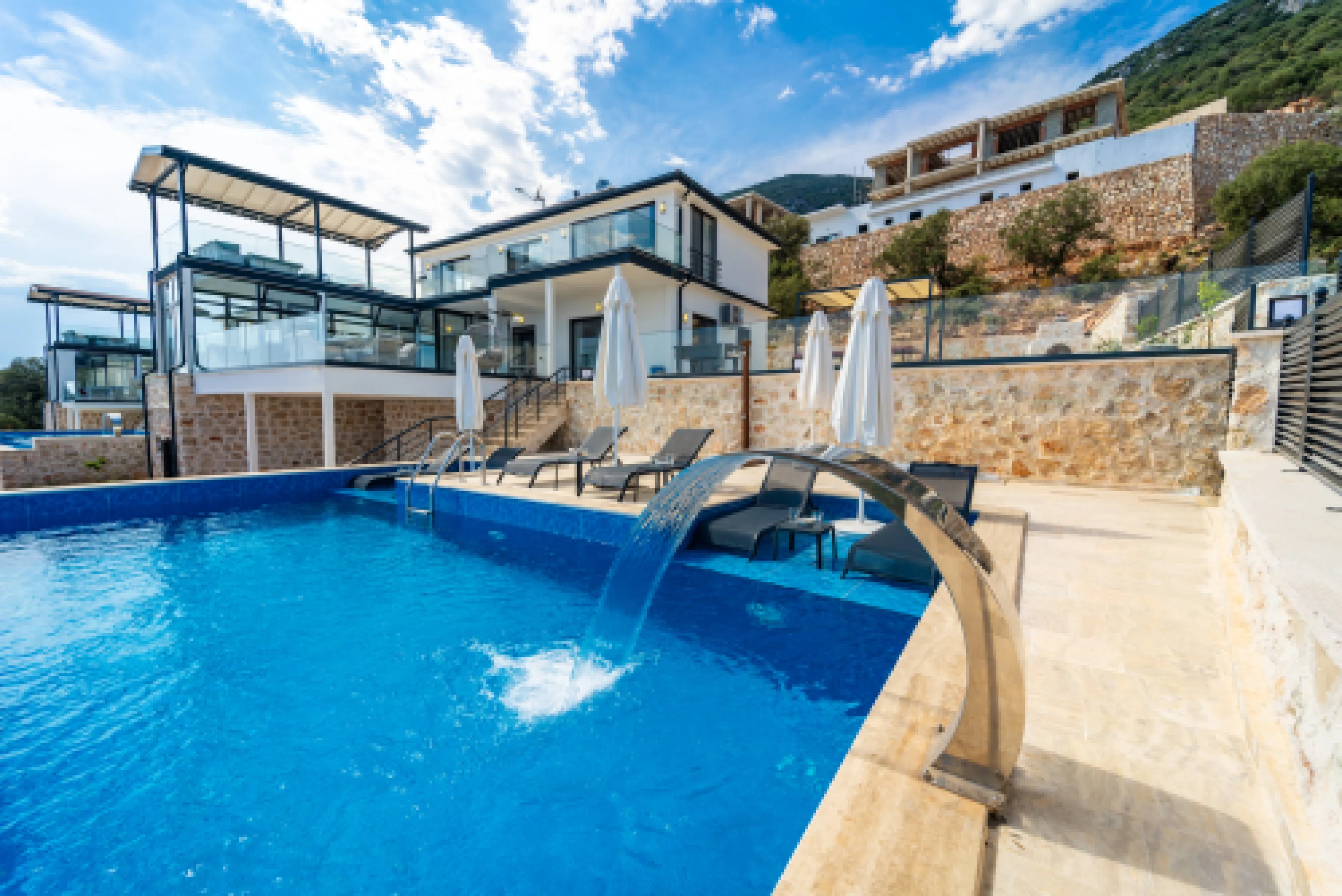 Villa Aveno - Geniş Havuz & Deniz Manzaralı Villa Kiralama