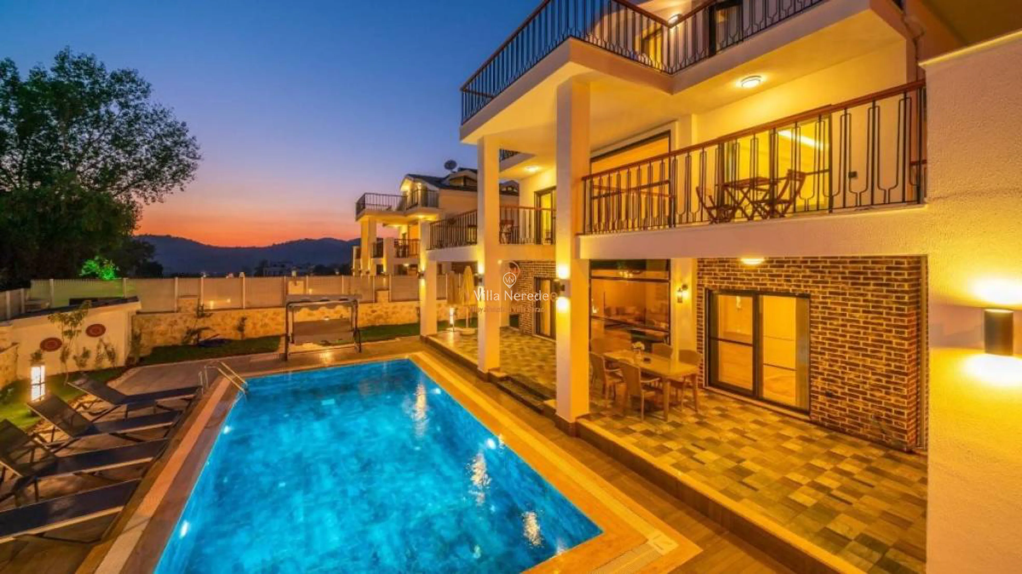villa-azmira-102381941-b.jpg
