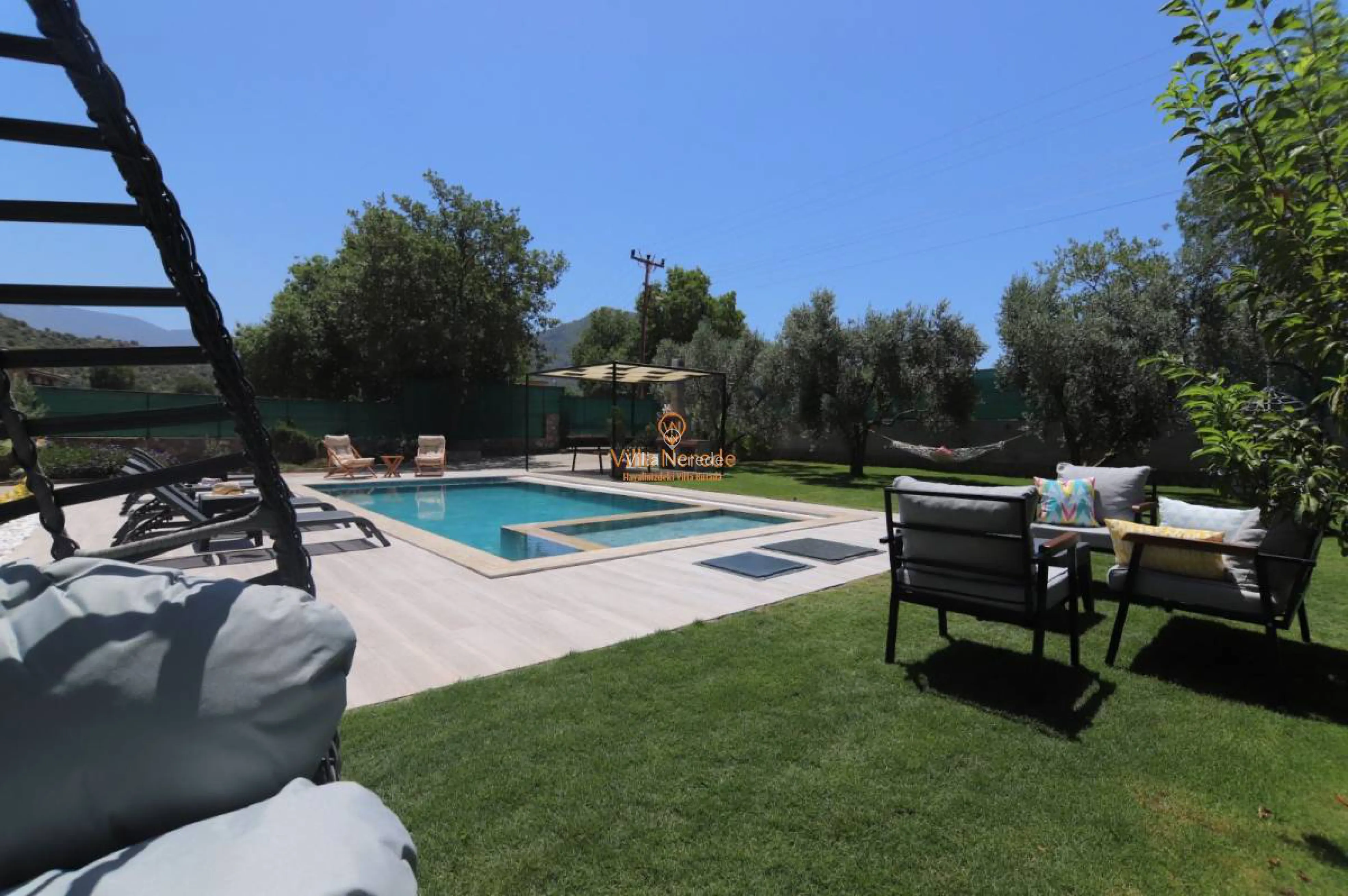 villa-big-house-376471026-b.jpeg