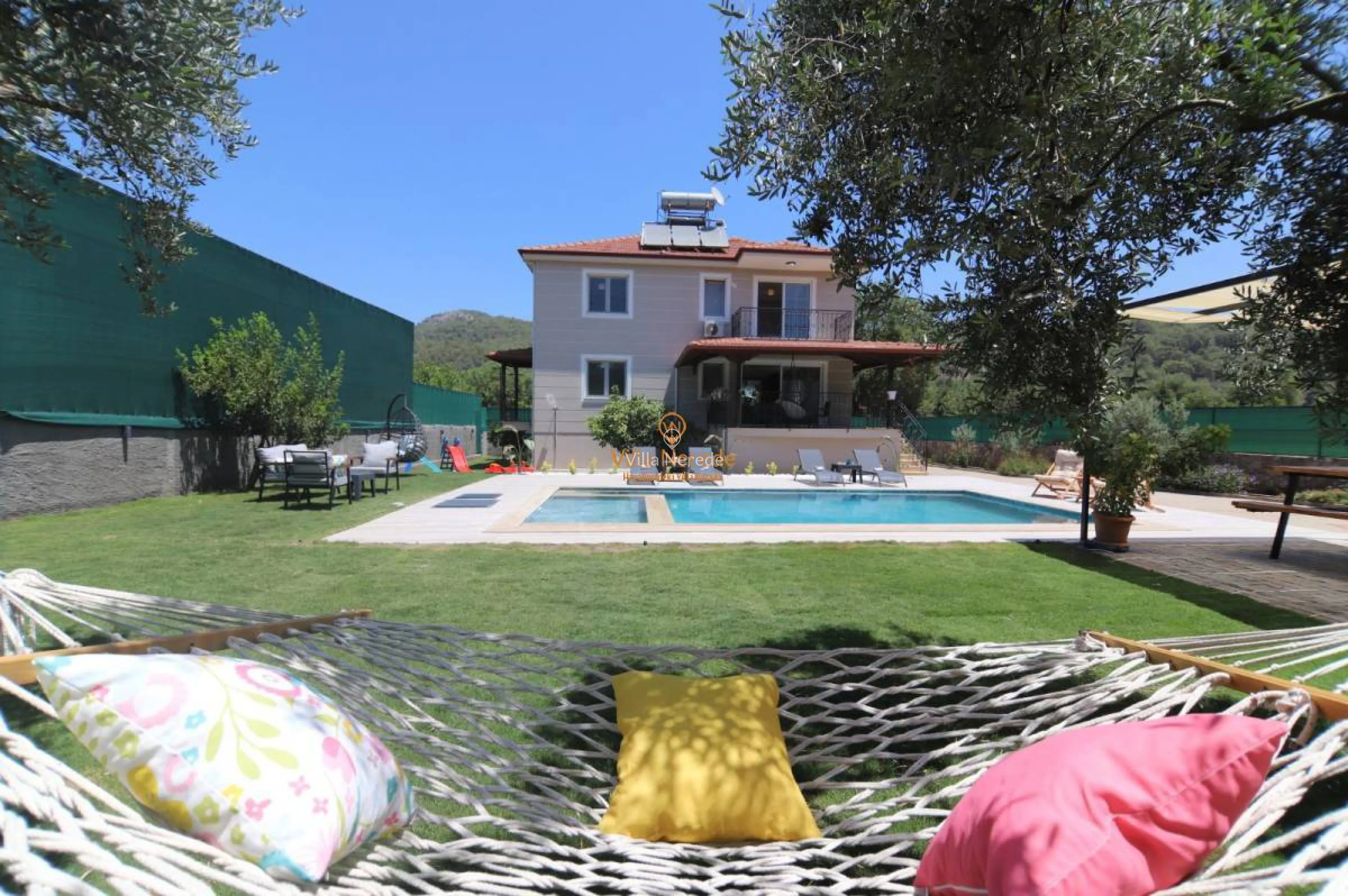villa-big-house-472566347-b.jpeg