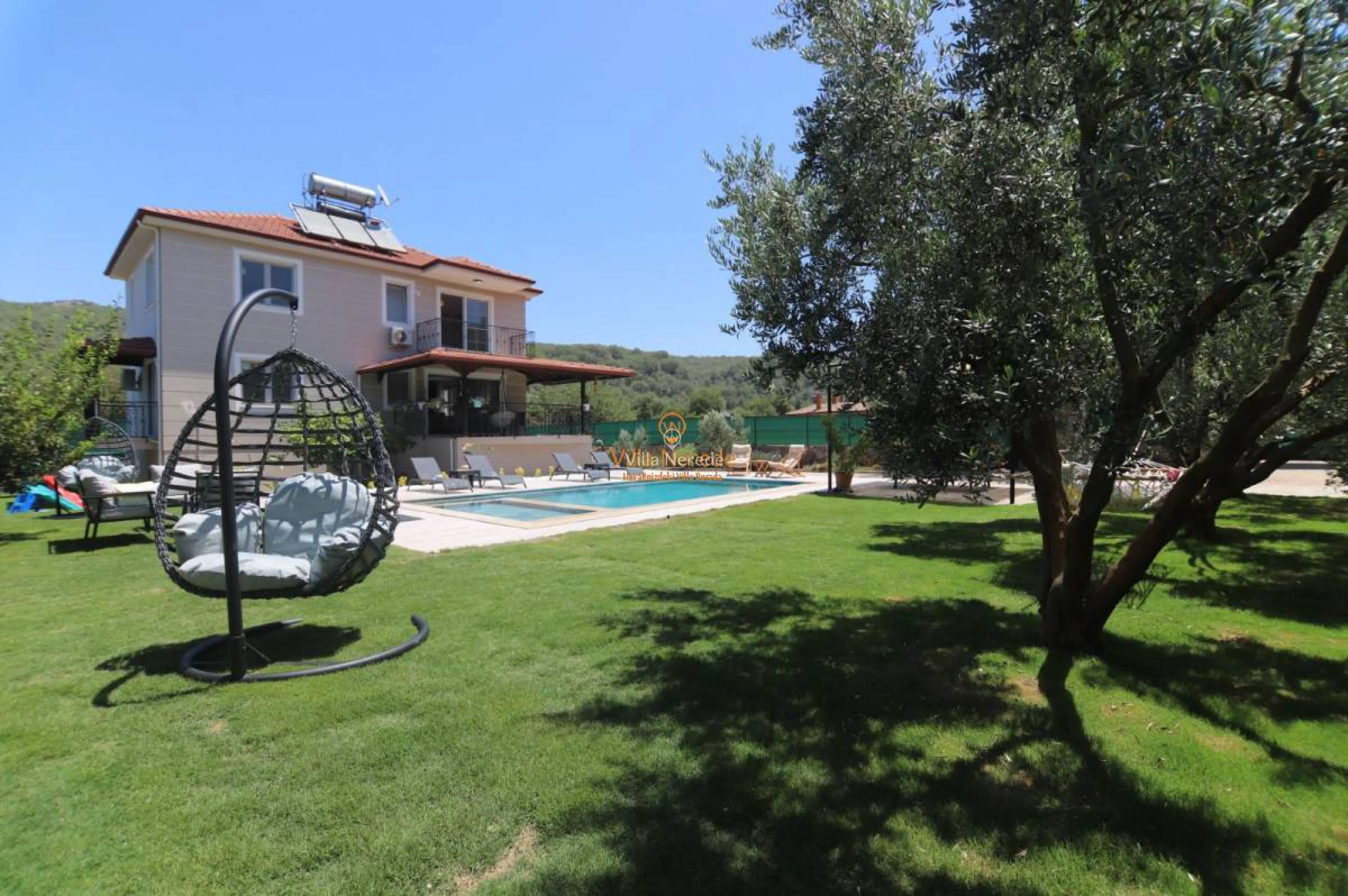 villa-big-house-608454977-b.jpeg