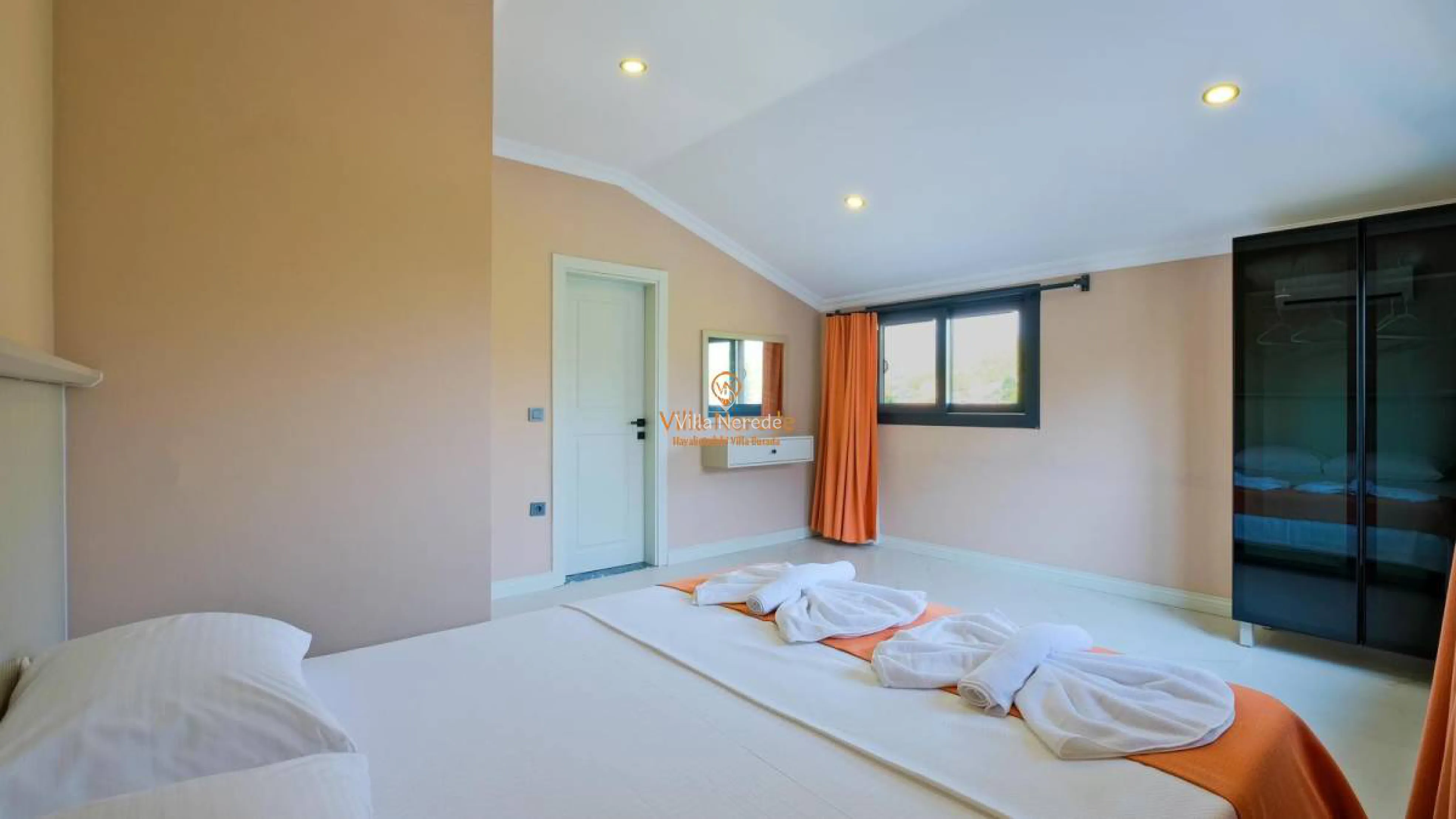 villa-deep-blue-1-208030534-b.jpeg
