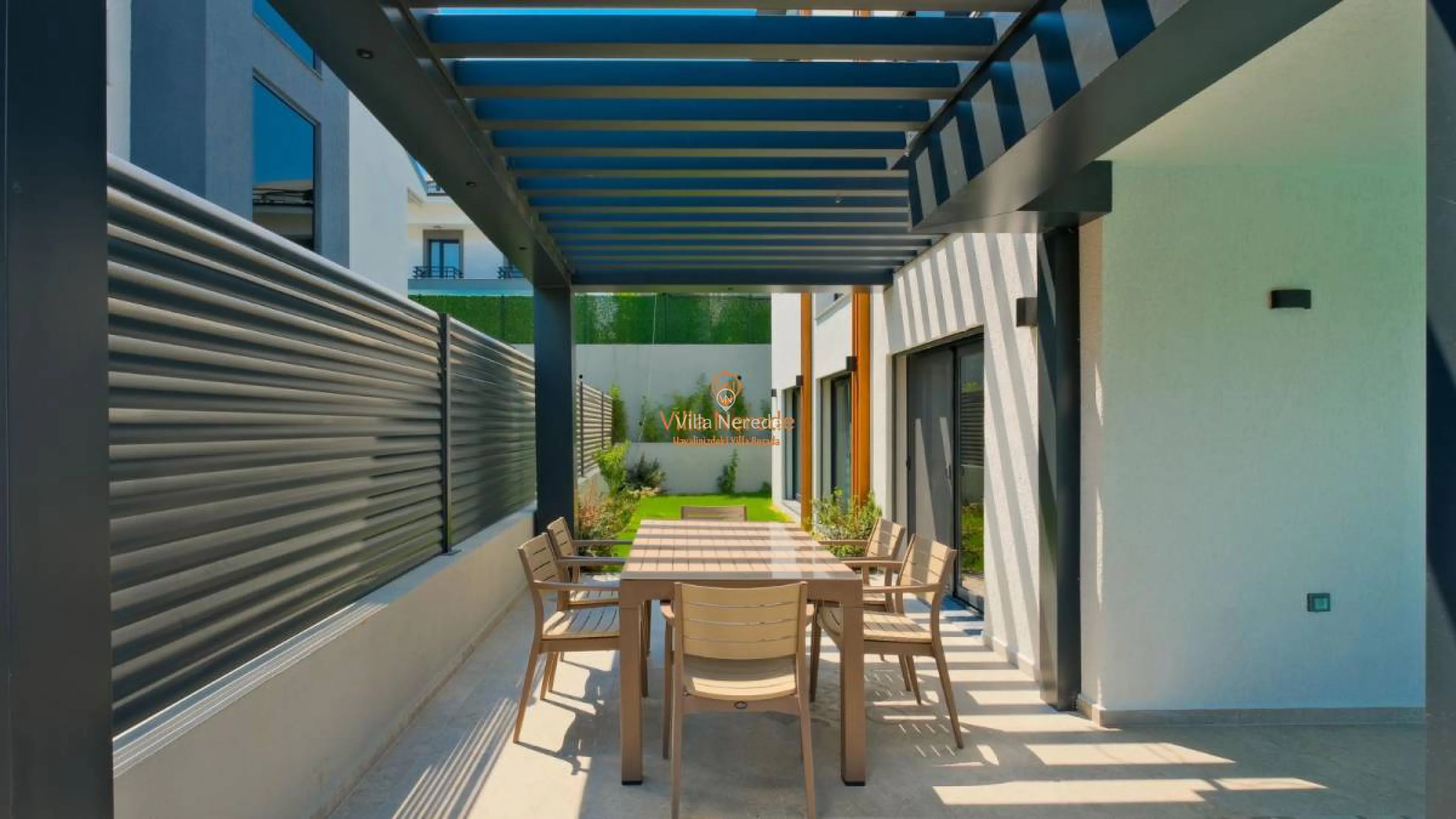 villa-deep-blue-1-285136504-b.jpeg