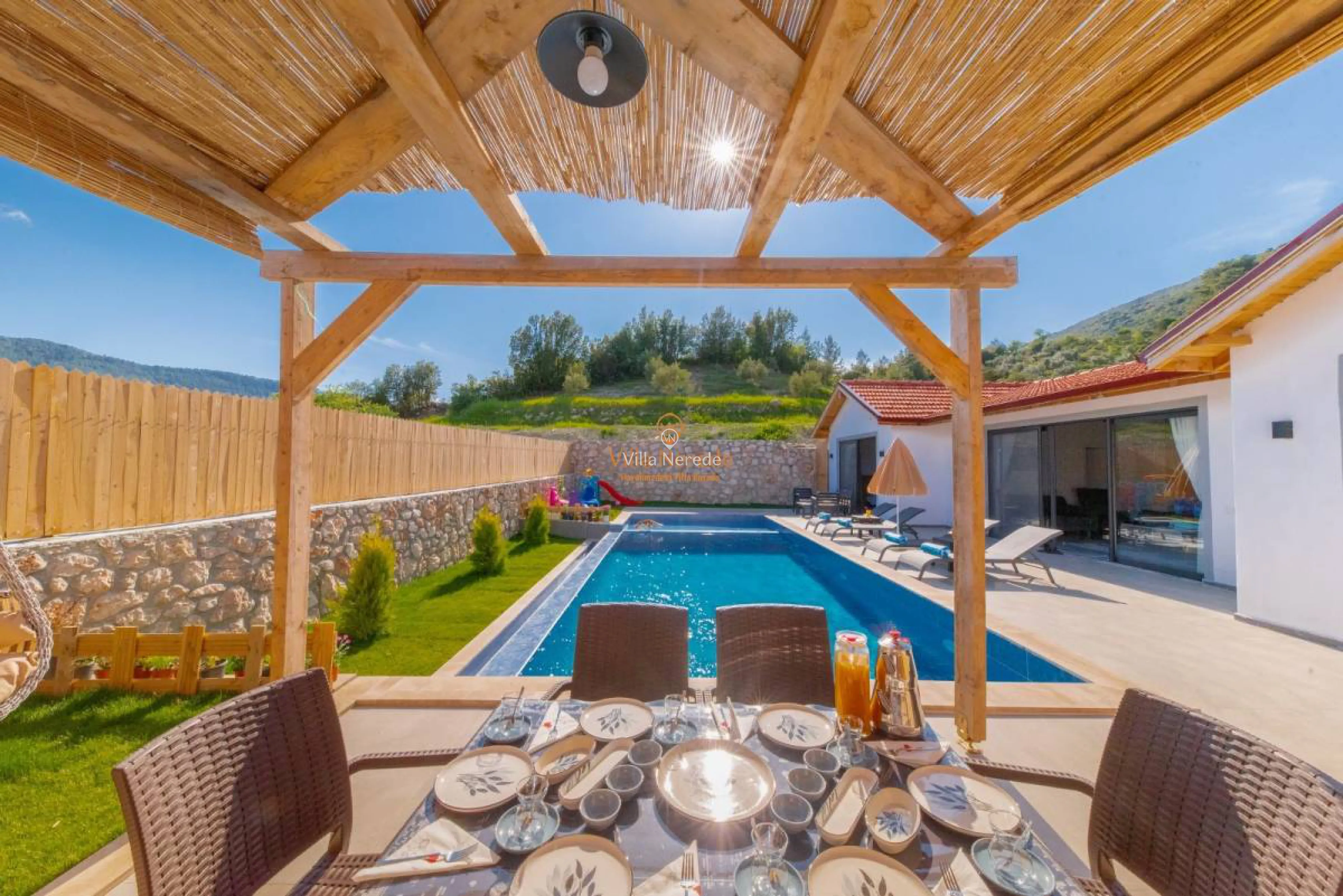 villa-dessa-771227369-b.jpg