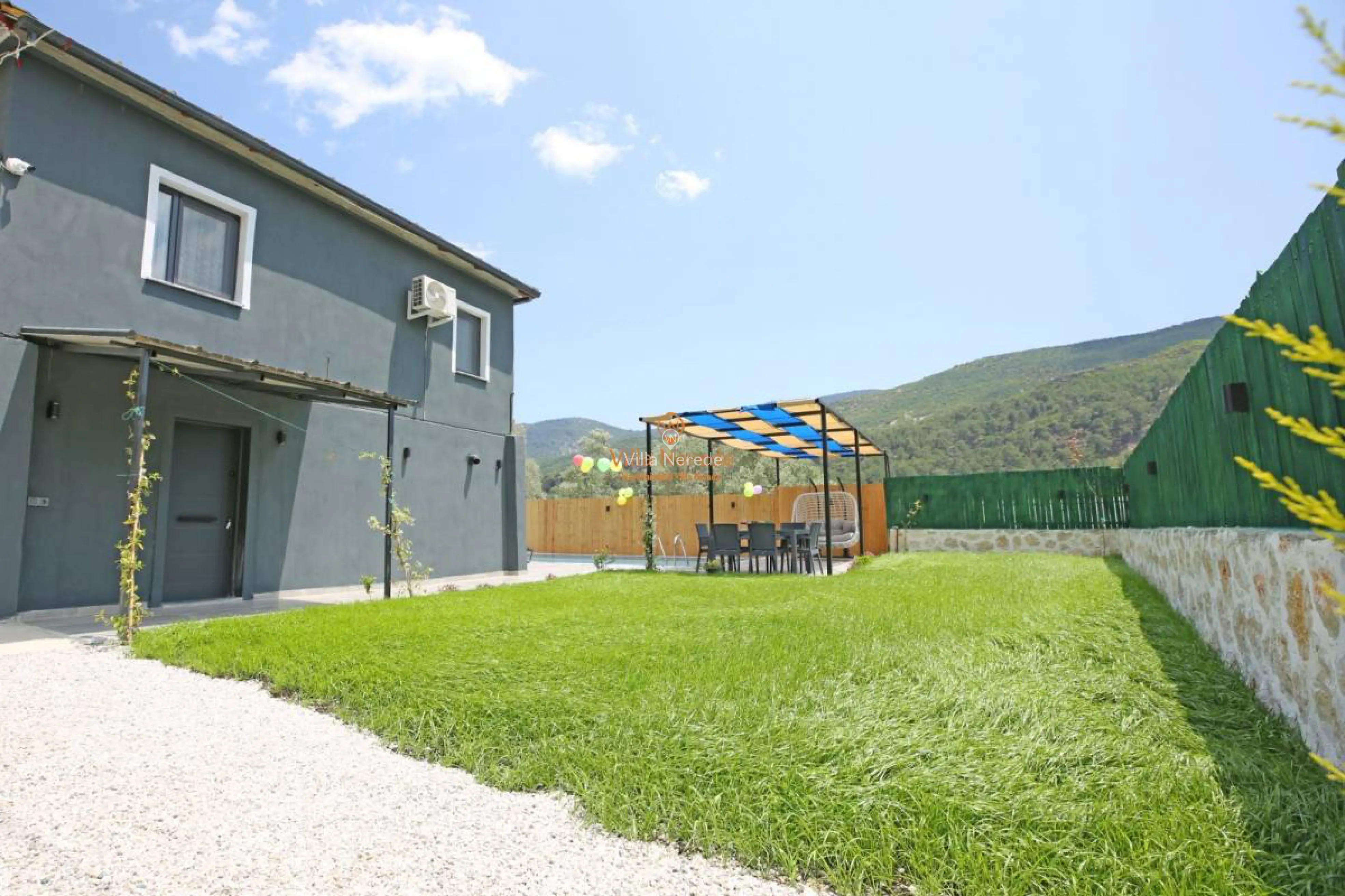 villa-ecrinsu-2424094183-b.jpg