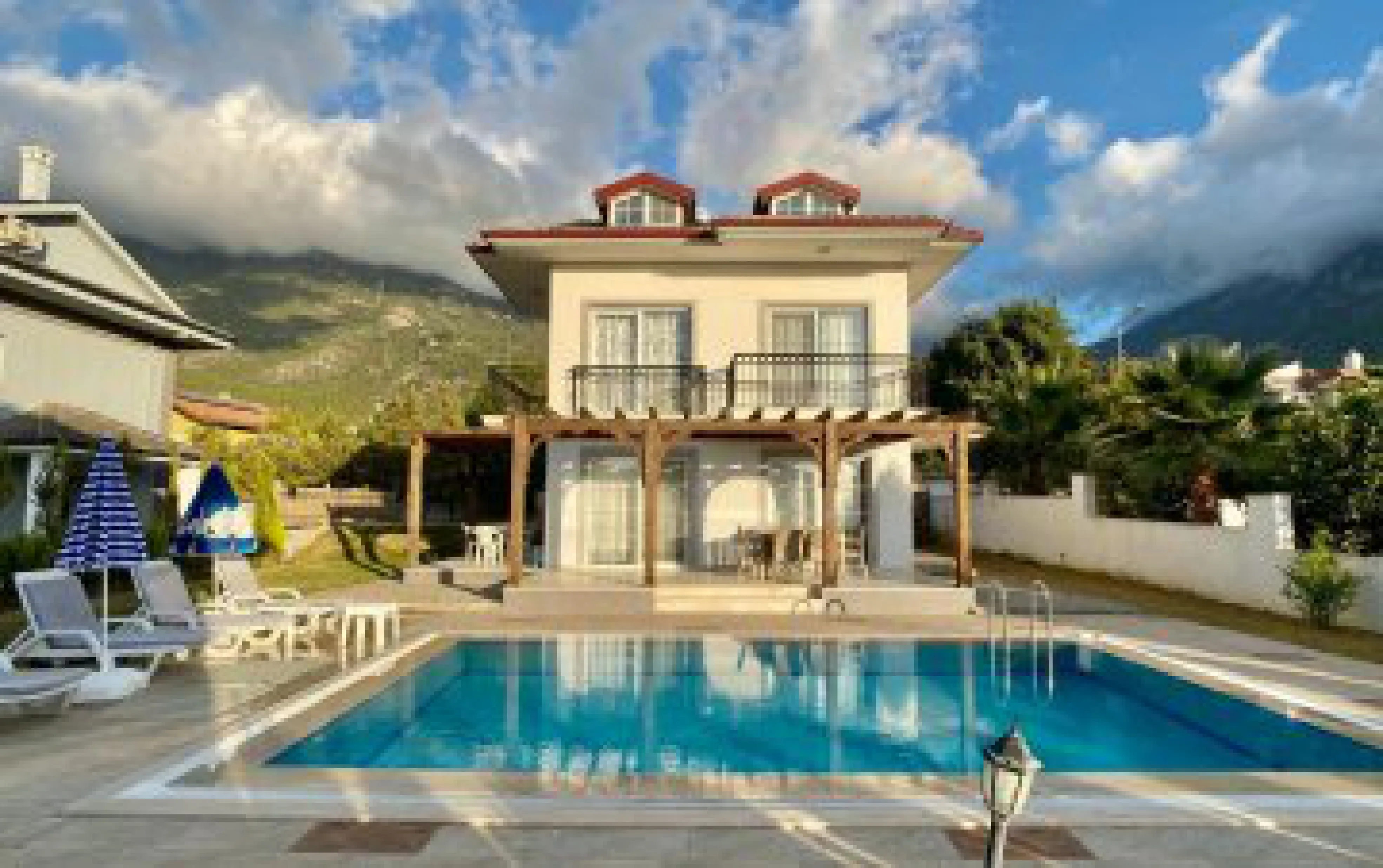 Villa Çağlar 1 - Muhafazakar Havuz Alanlı Kiralık Villa