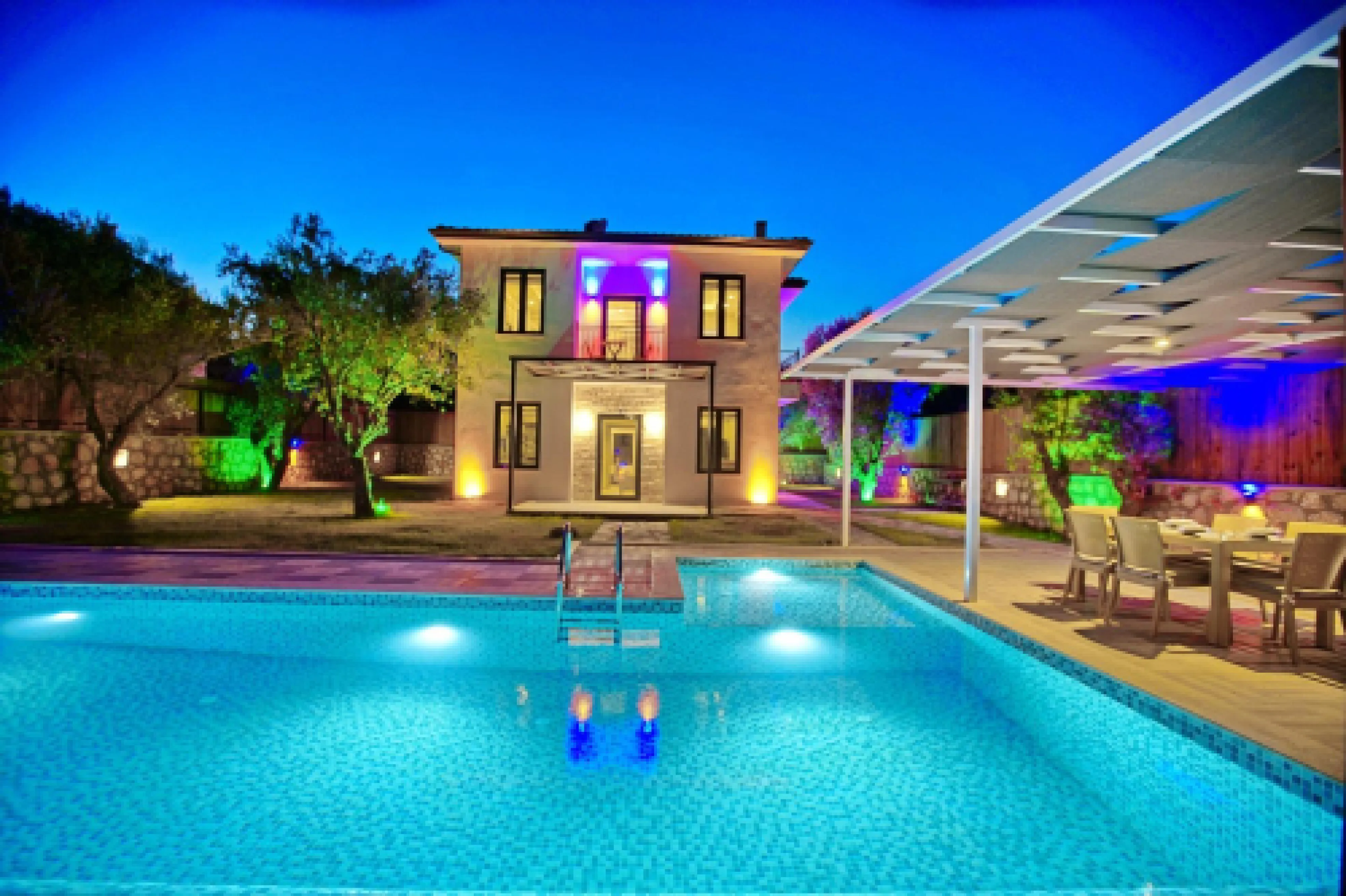 Villa Ersa 2 - 4 Kişilik, Jakuzili & Geniş Havuzlu Kiralık Villa