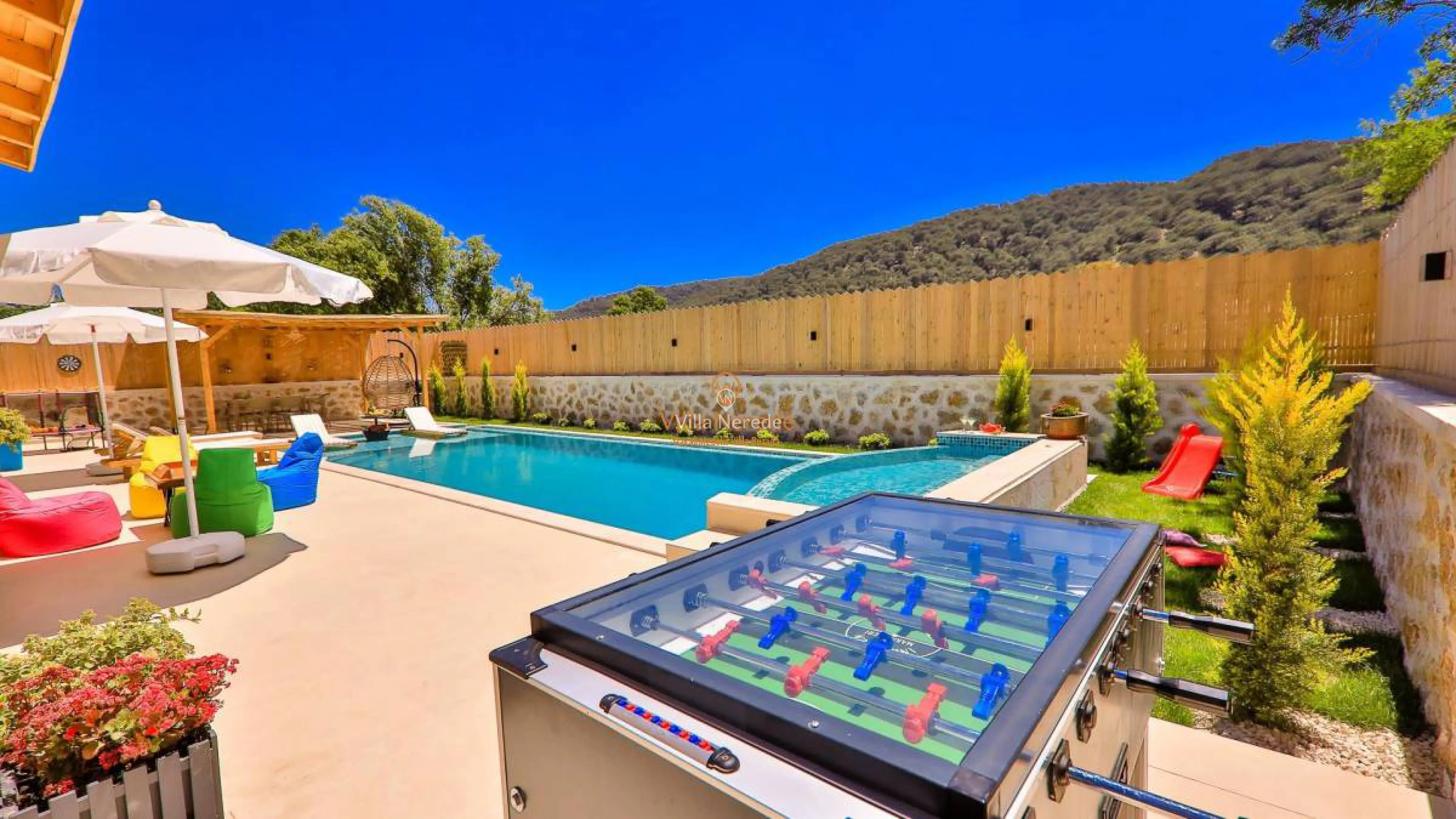 villa-happiness-1196676577-b.jpg