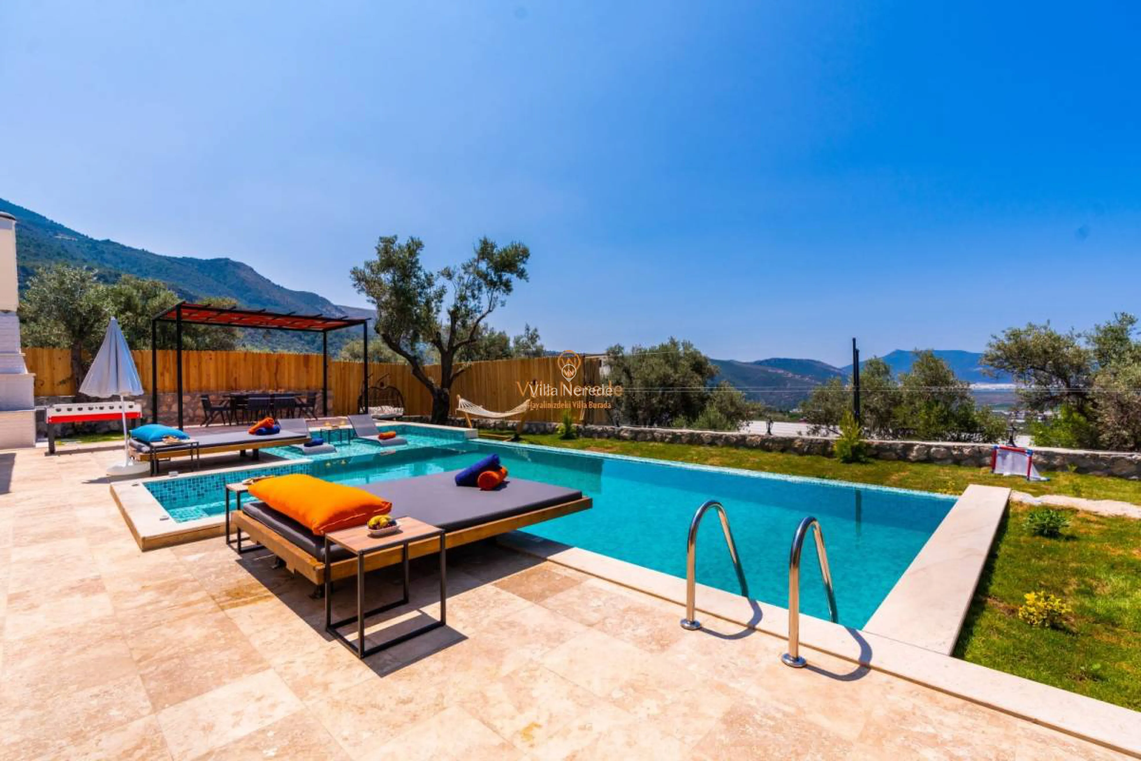 villa-ibiza-1127268938-b.jpg