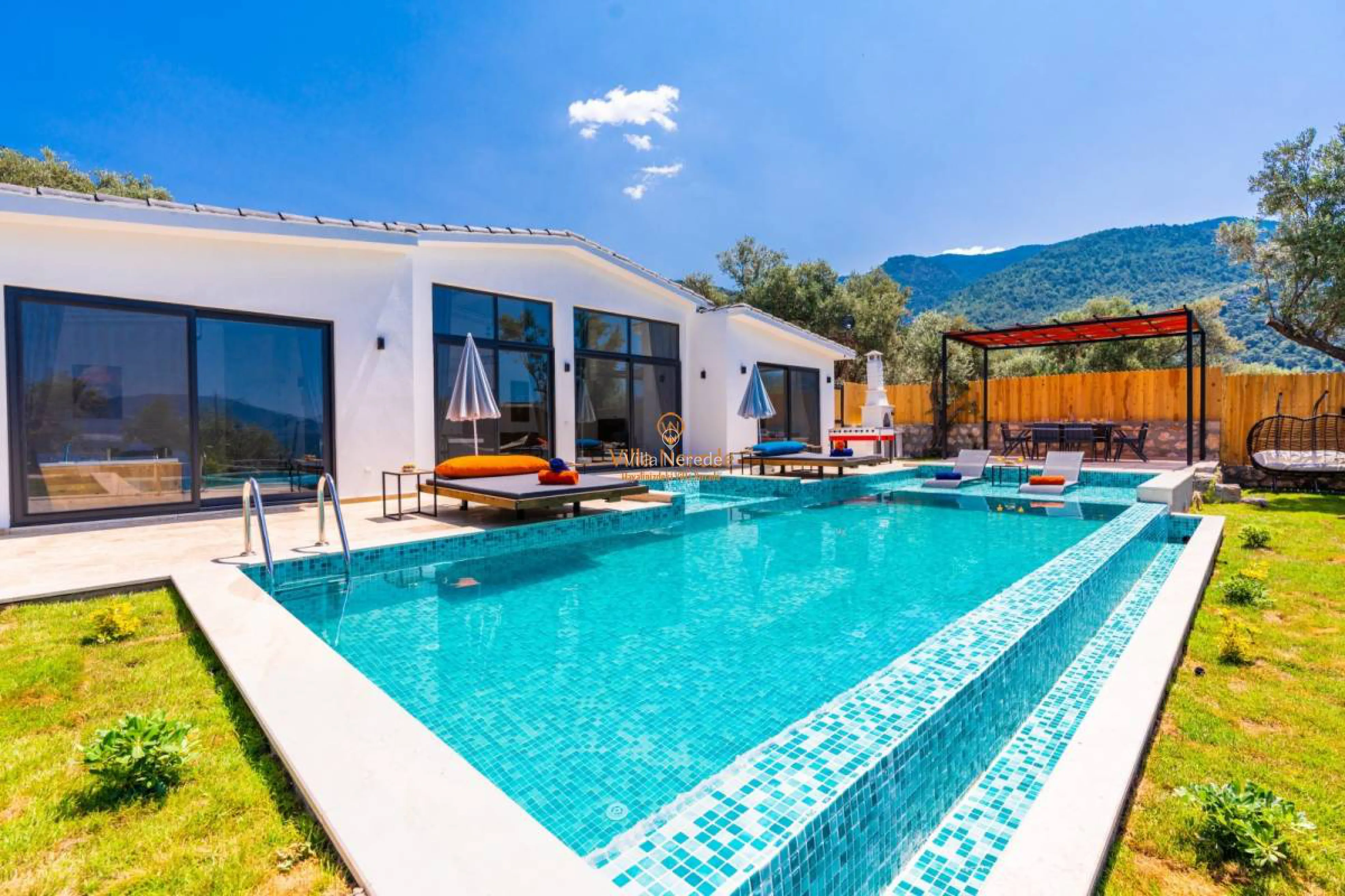 villa-ibiza-399512310-b.jpg