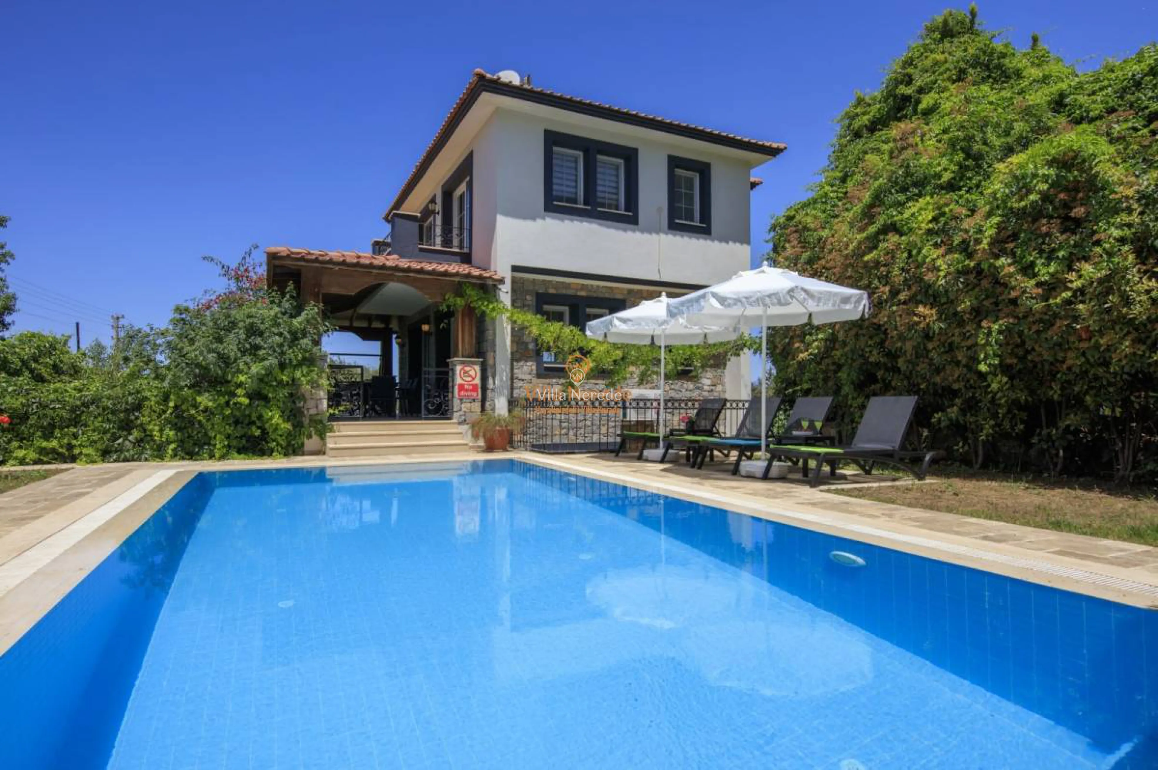 villa-jupiter-2716038291-b.jpg
