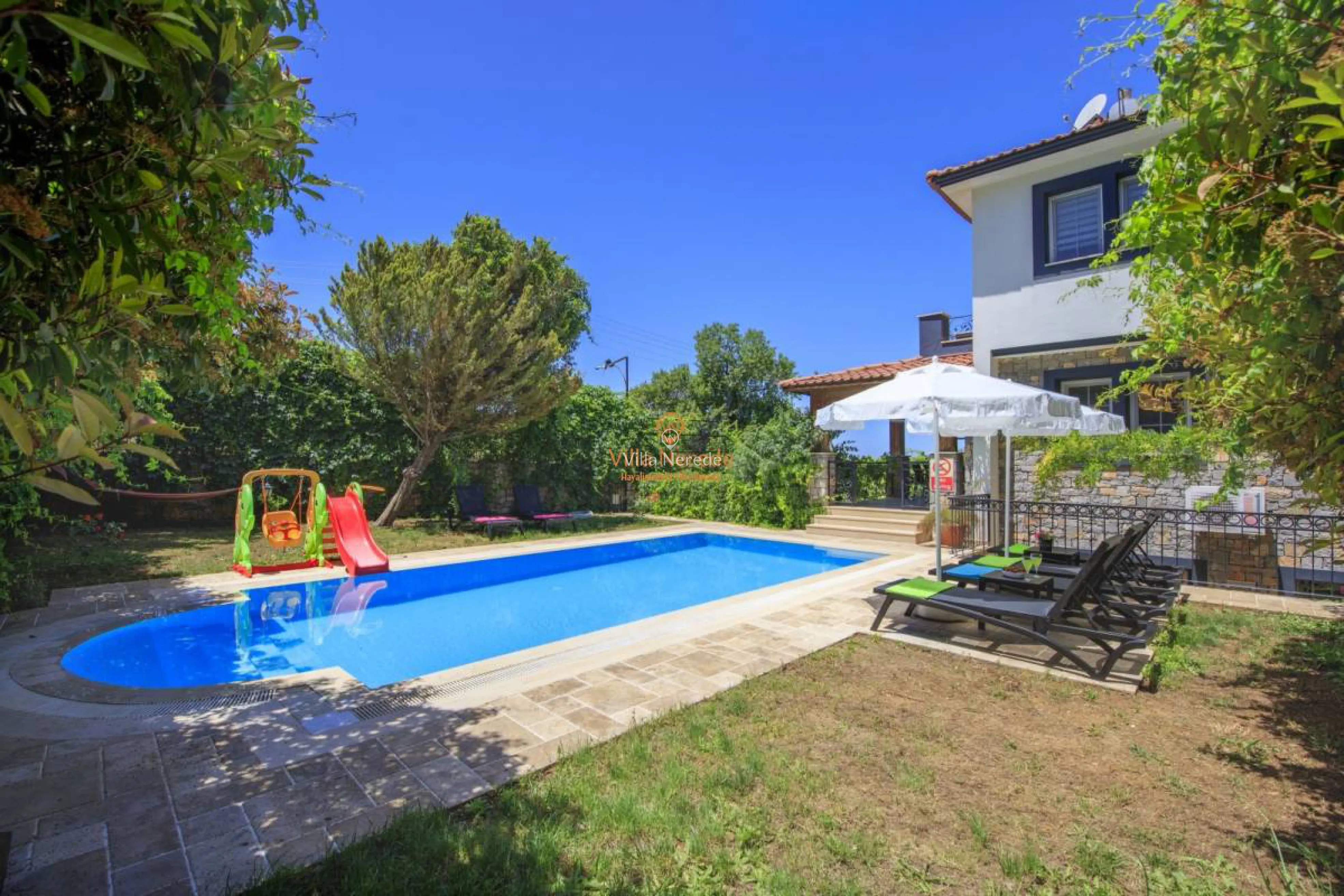 villa-jupiter-3011819956-b.jpg