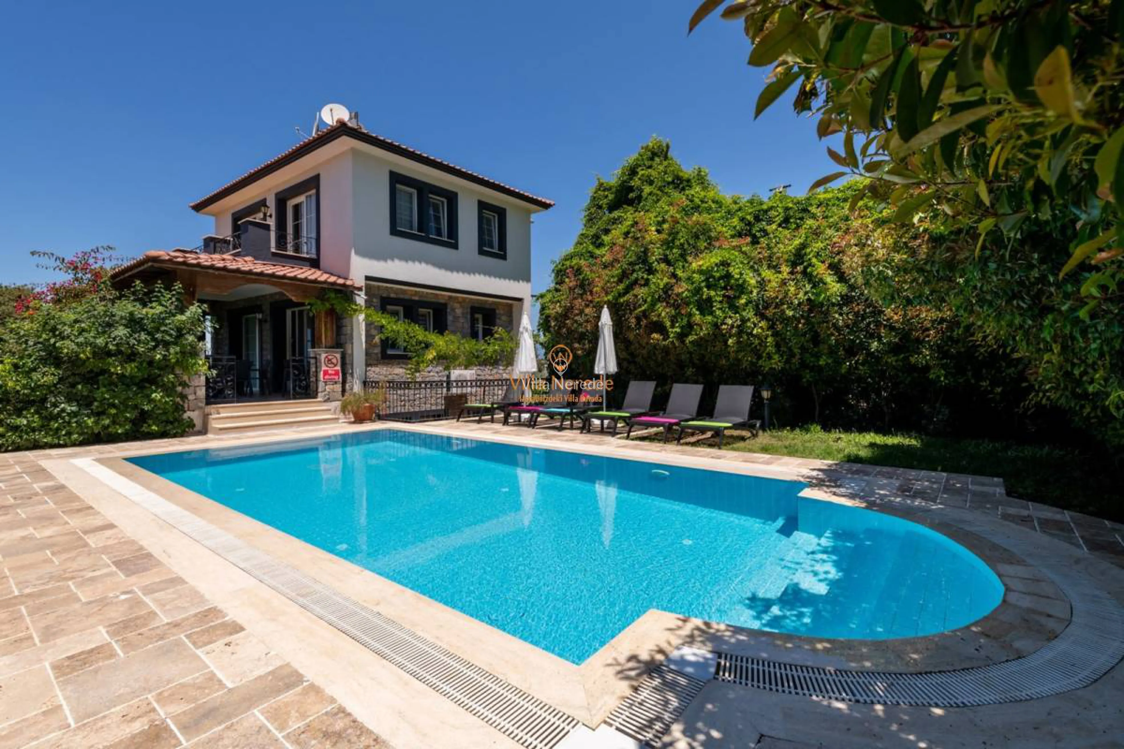 villa-jupiter-773763235-b.jpg