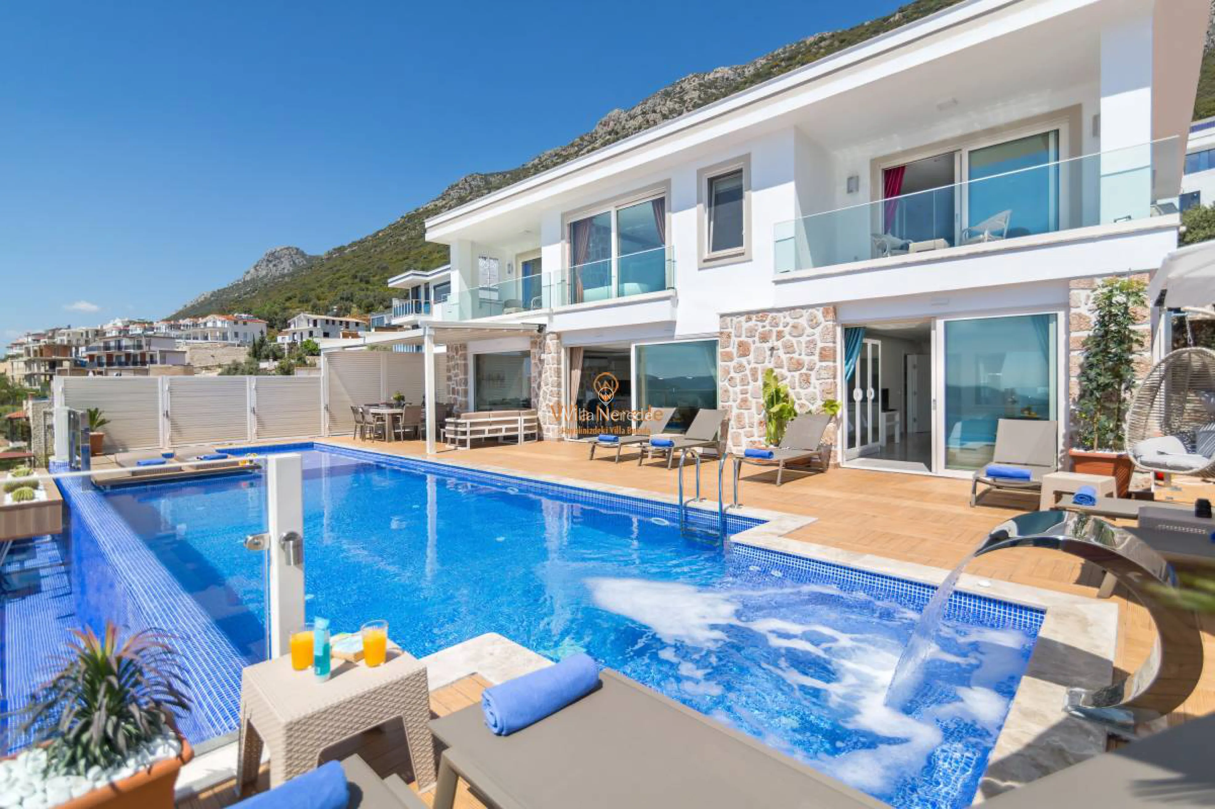villa-la-mer-azur-2308477723-b.jpg