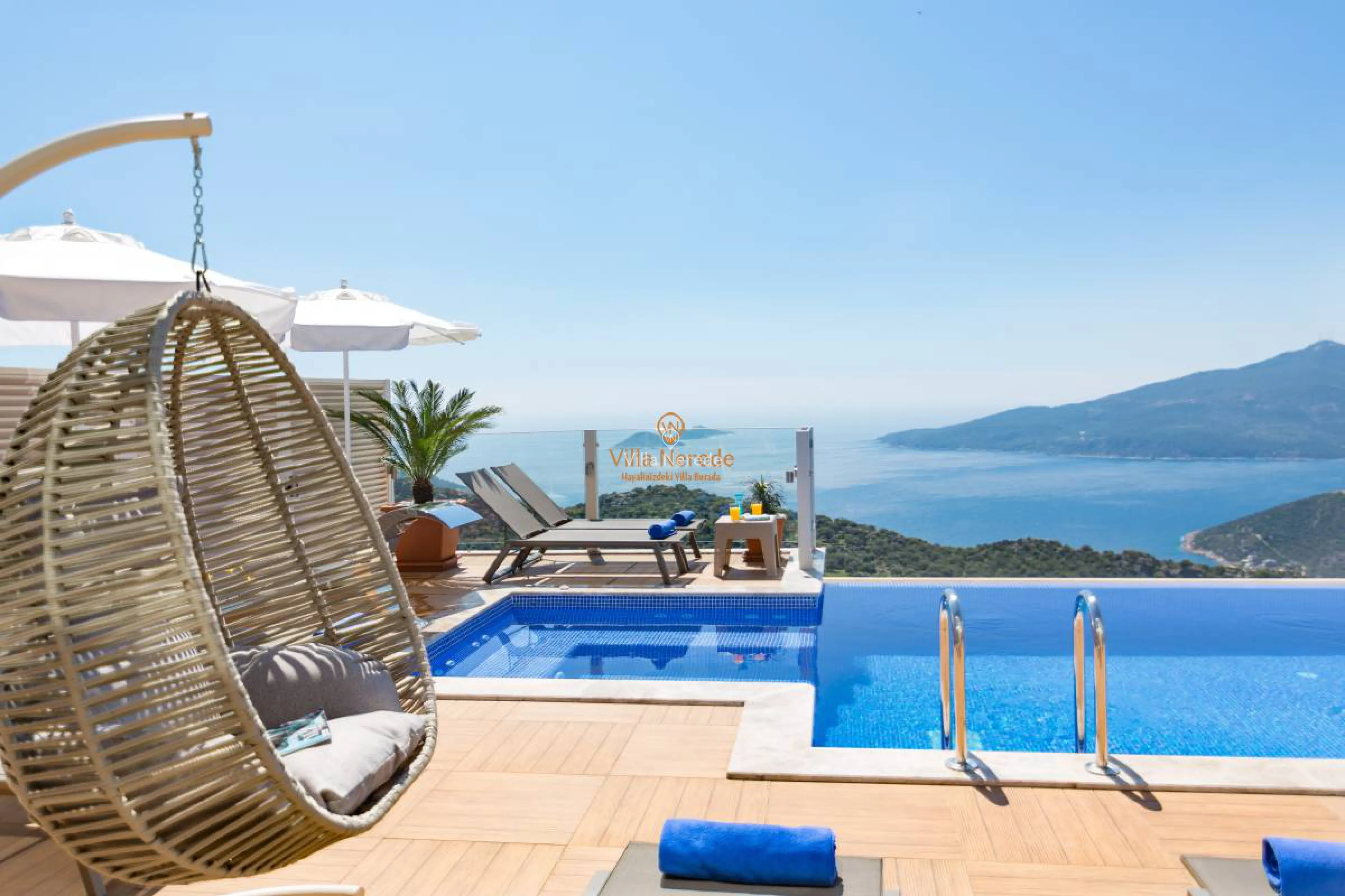 villa-la-mer-azur-815961672-b.jpg