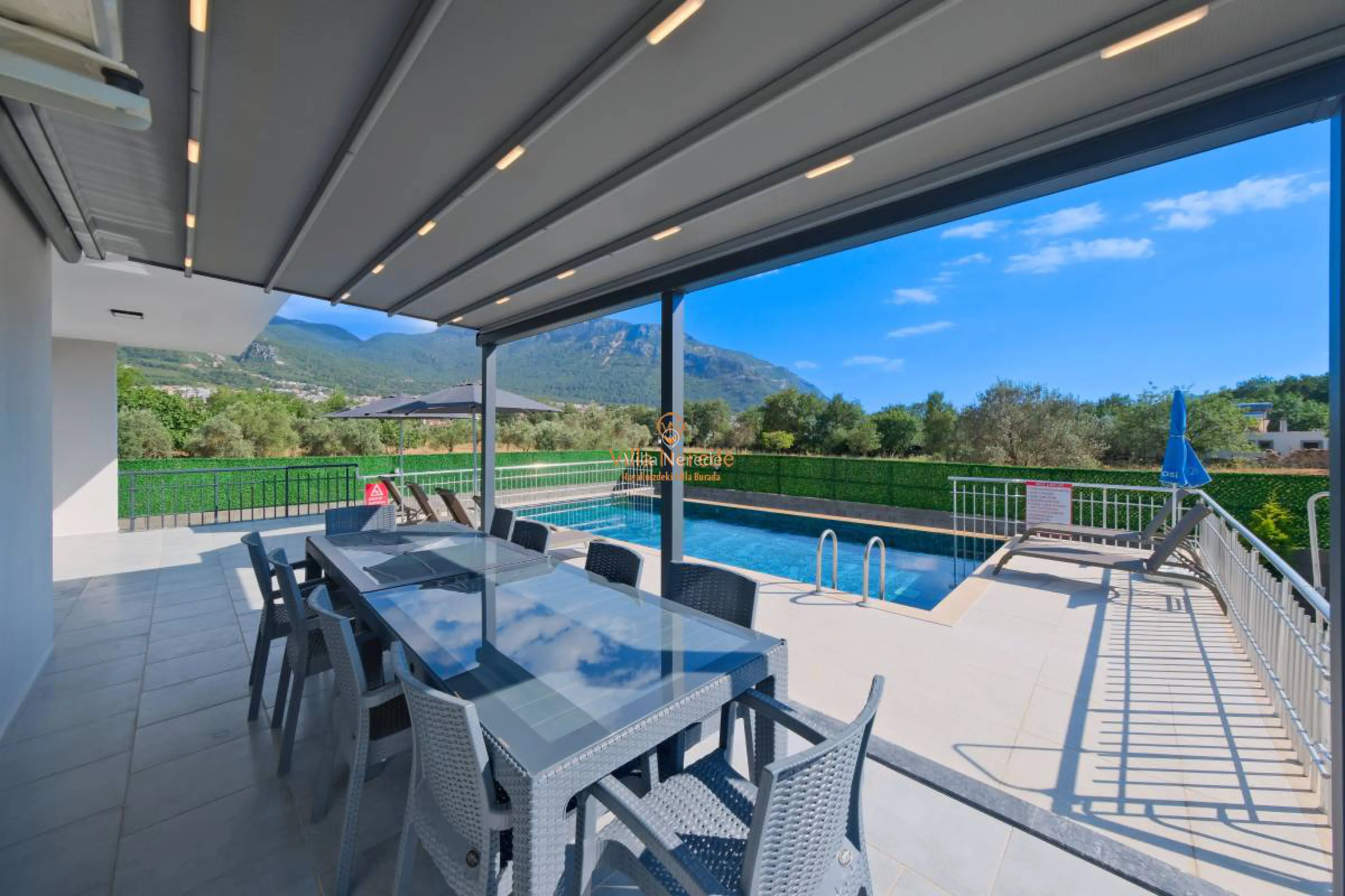 villa-lord-1033355429-b.jpg