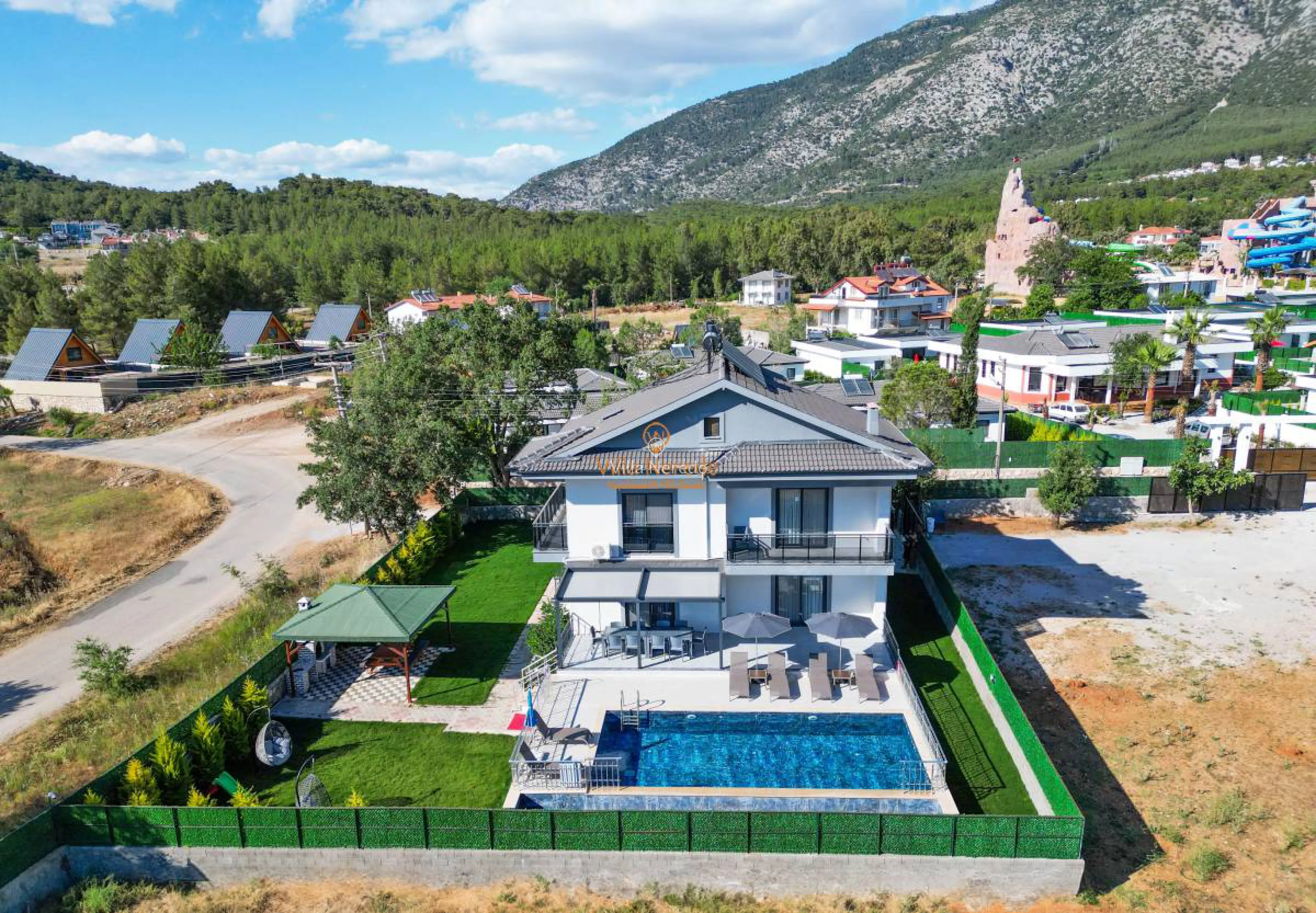 villa-lord-1557771012-b.jpg