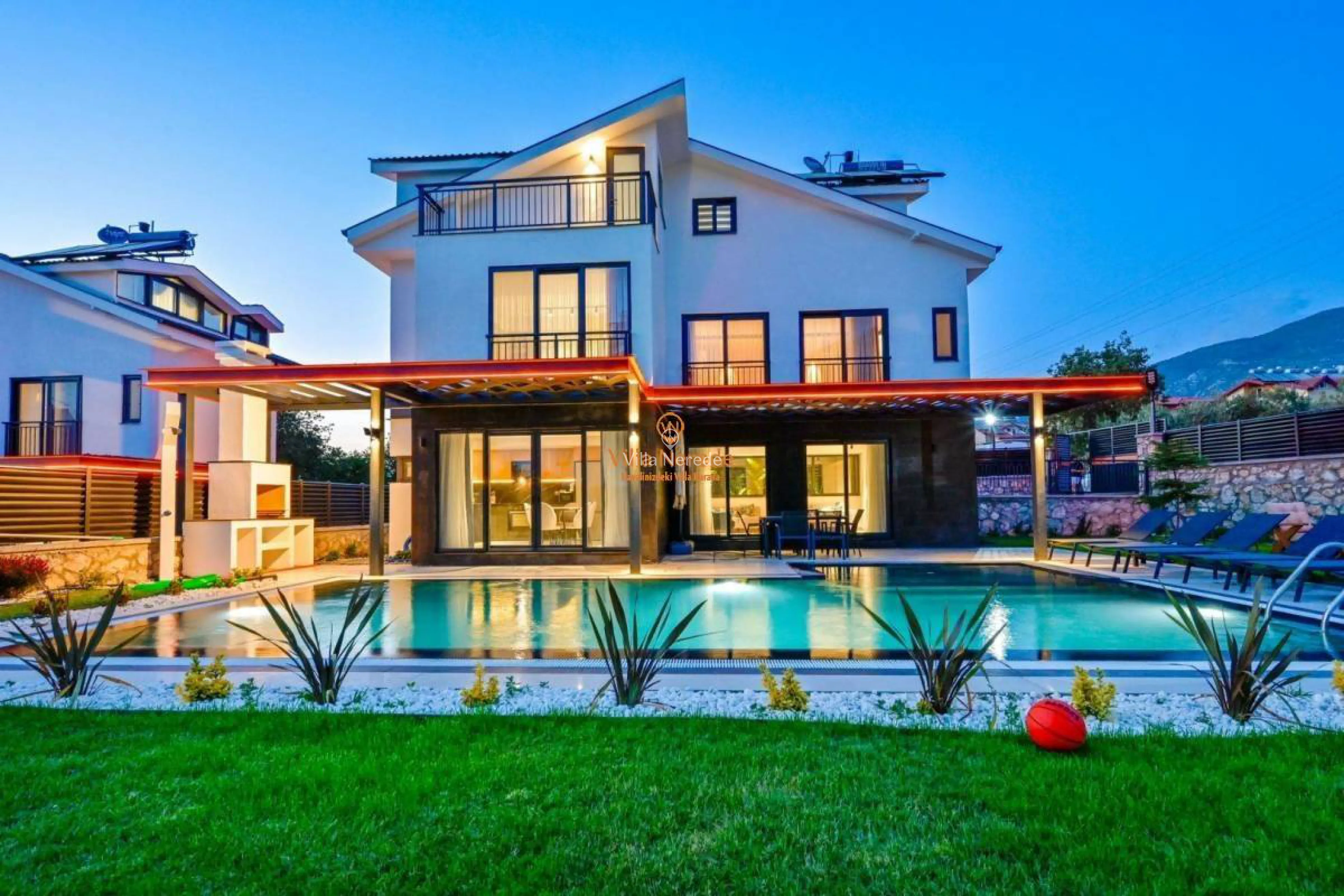 villa-luna-vista-2-384434871-b.jpg