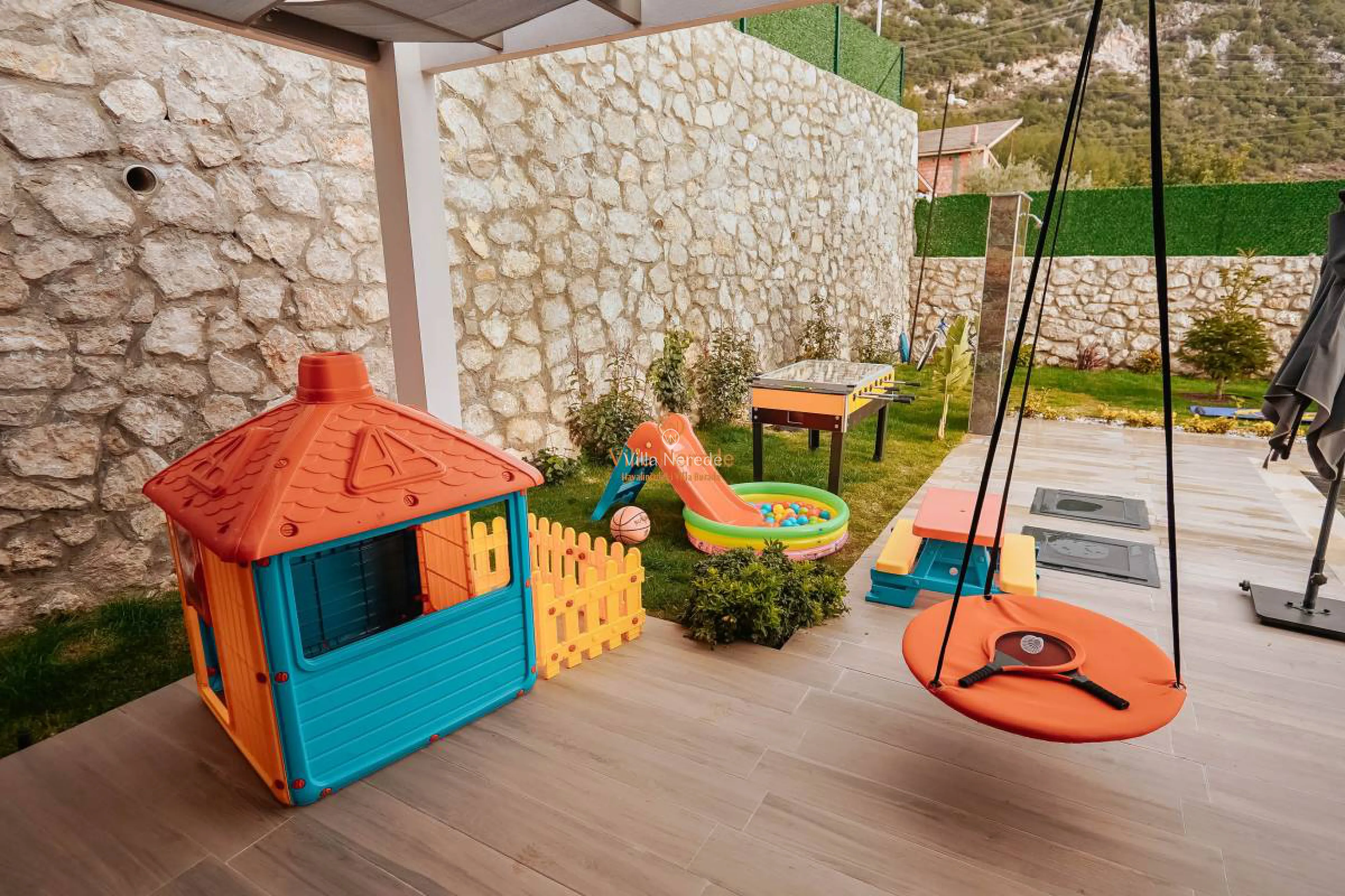 villa-meyra-102654998-b.jpg