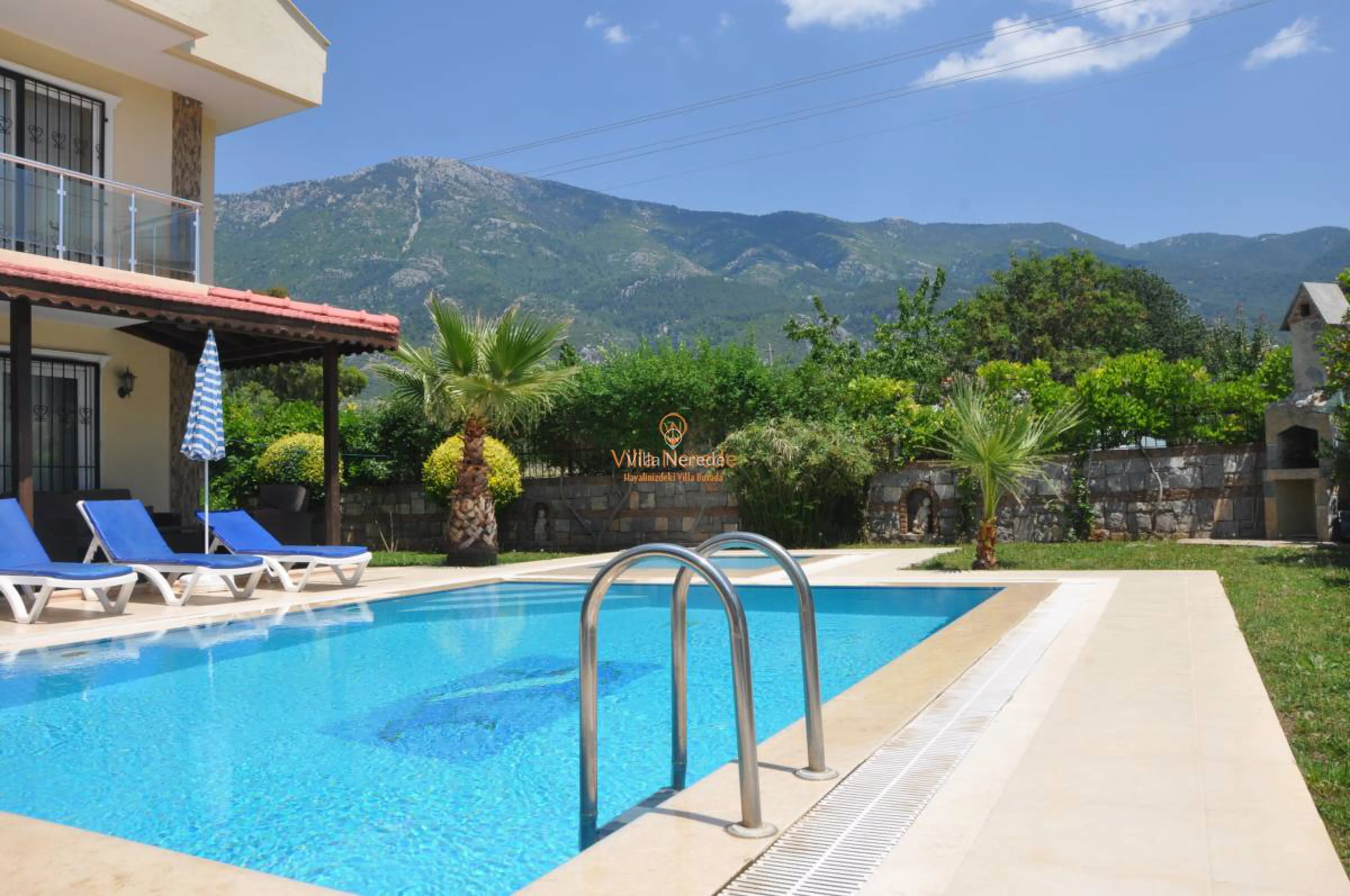 villa-mountain-view-1247586534-b.jpg