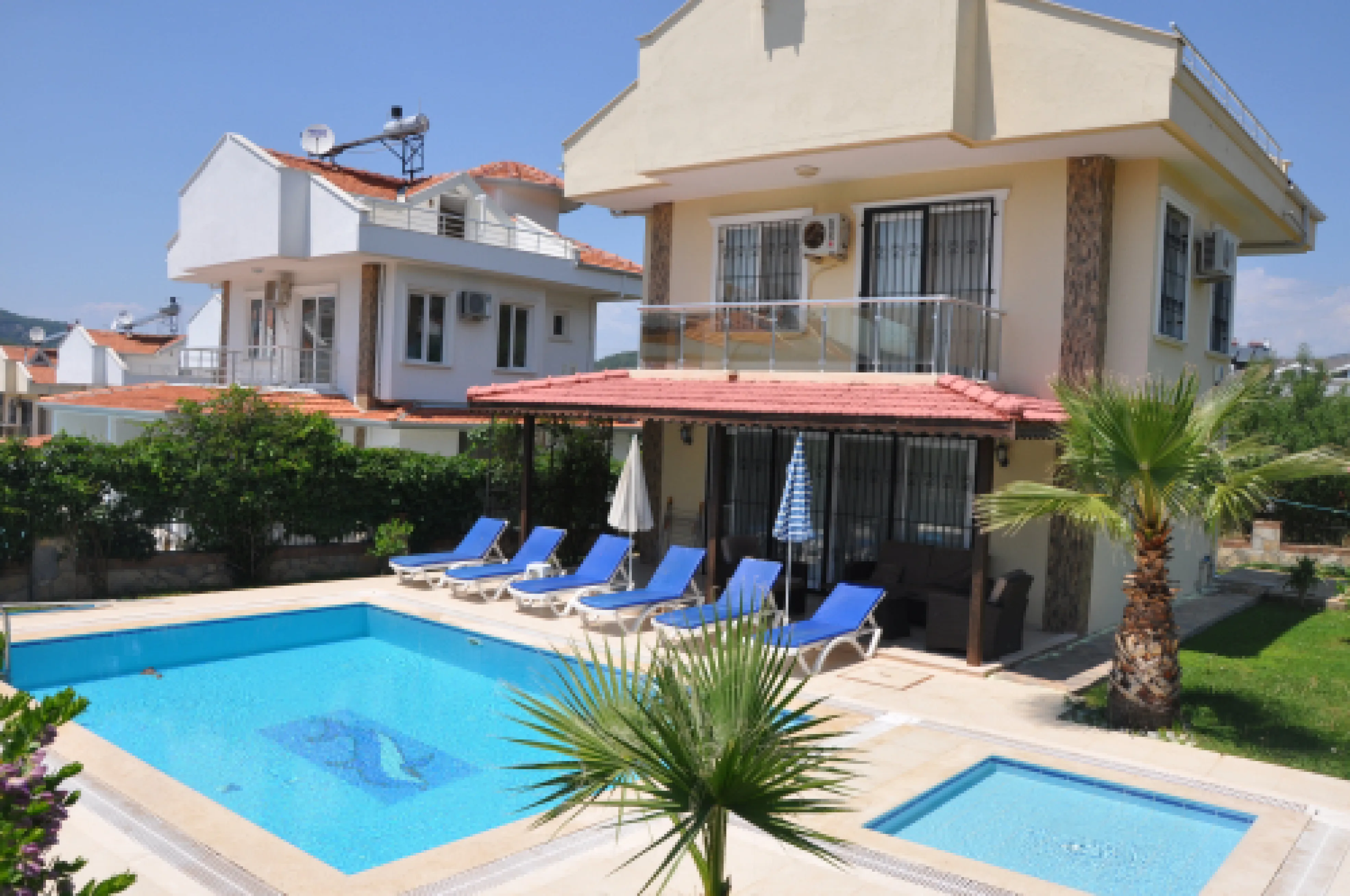 Villa Rose 2 - 8 Kişilik & Merkezi Konumda Kiralık Villa