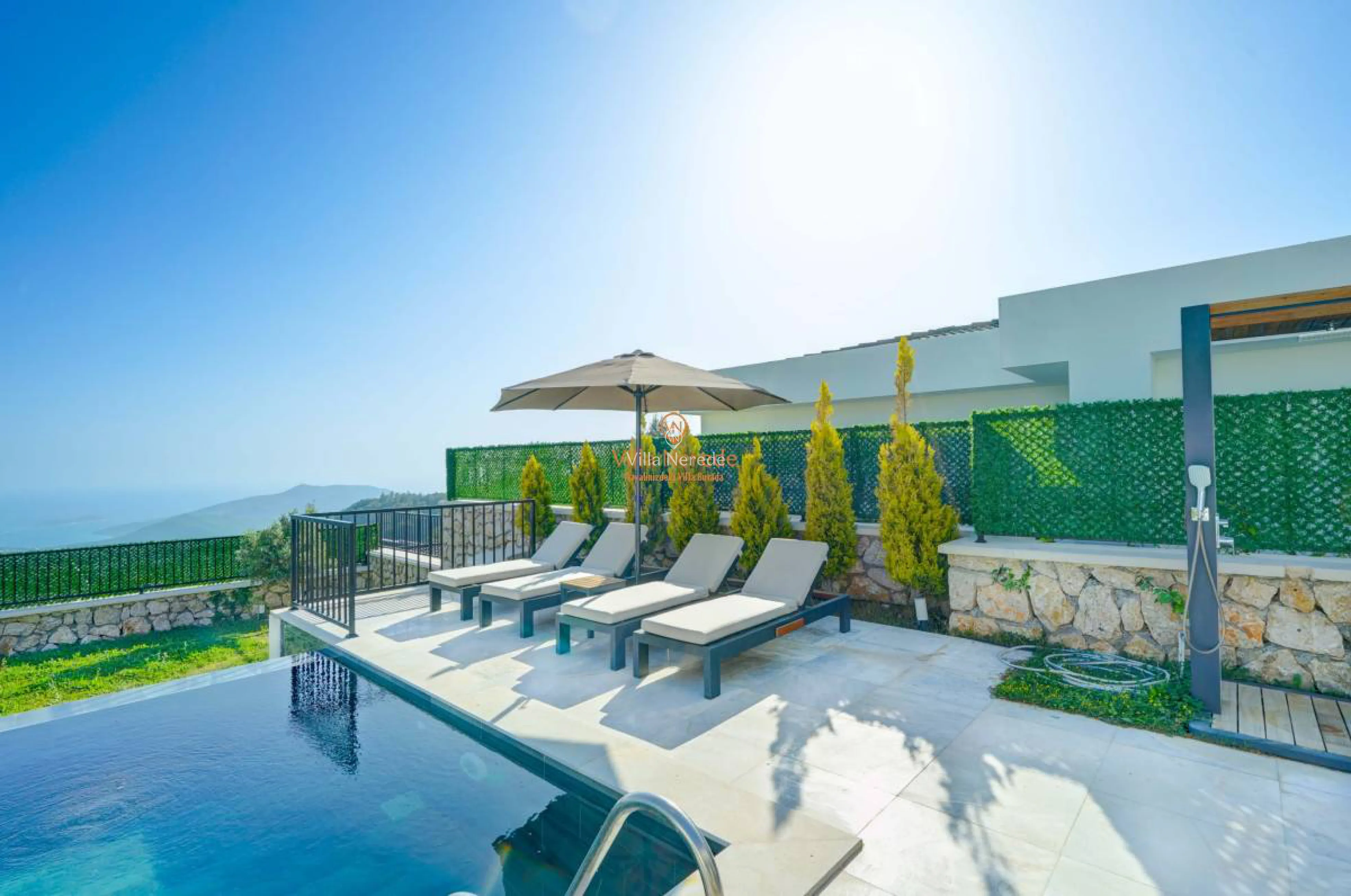 villa-neptune-2-1927343063-b.jpg