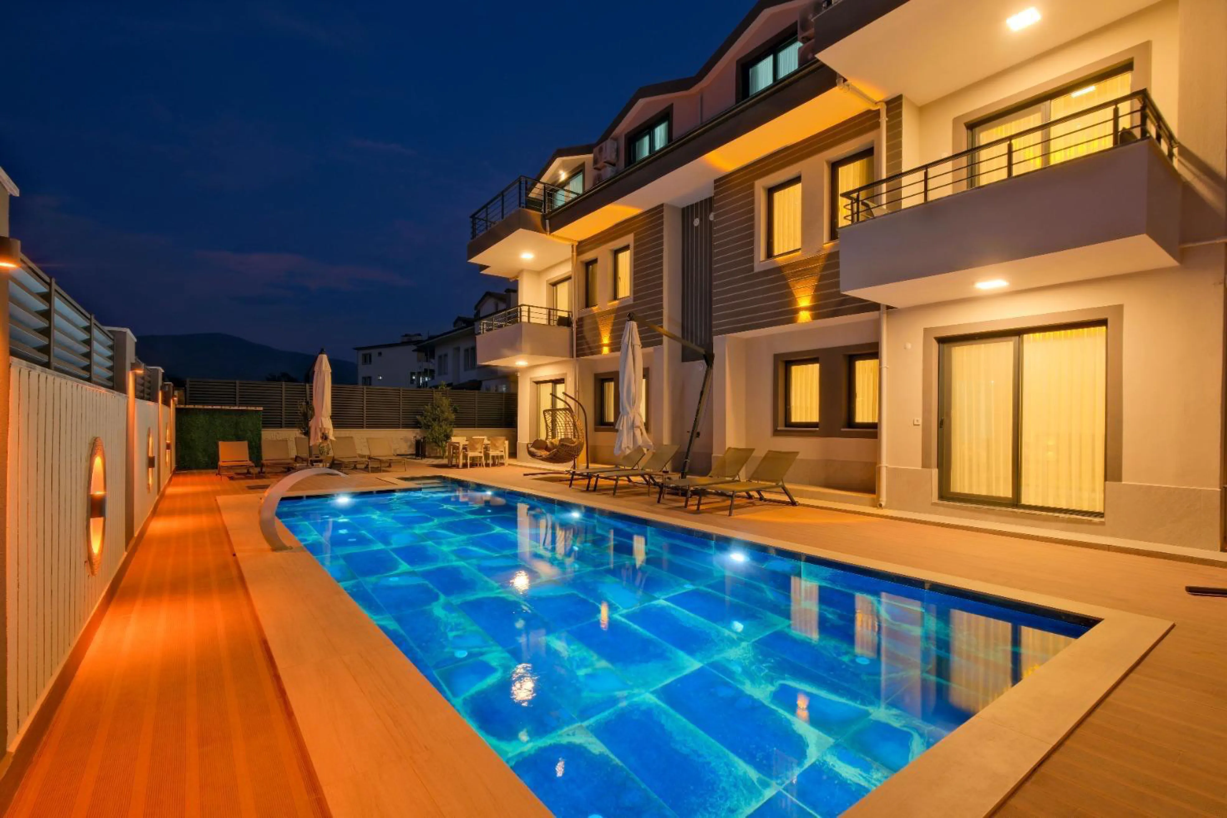  Rooms Suites 1