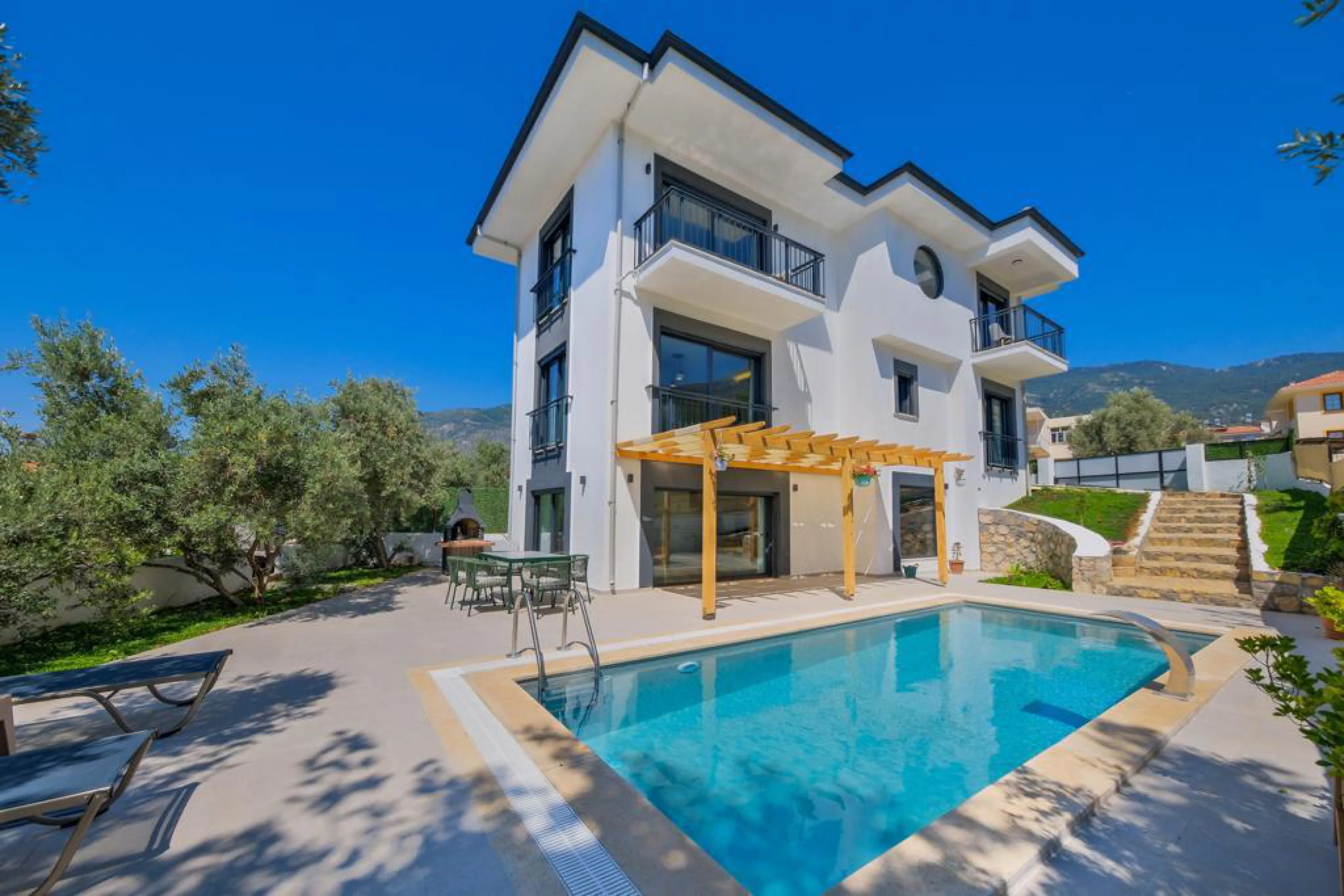 Villa Arilla - Muhafazakar Havuz Alanlı Kiralık Villa