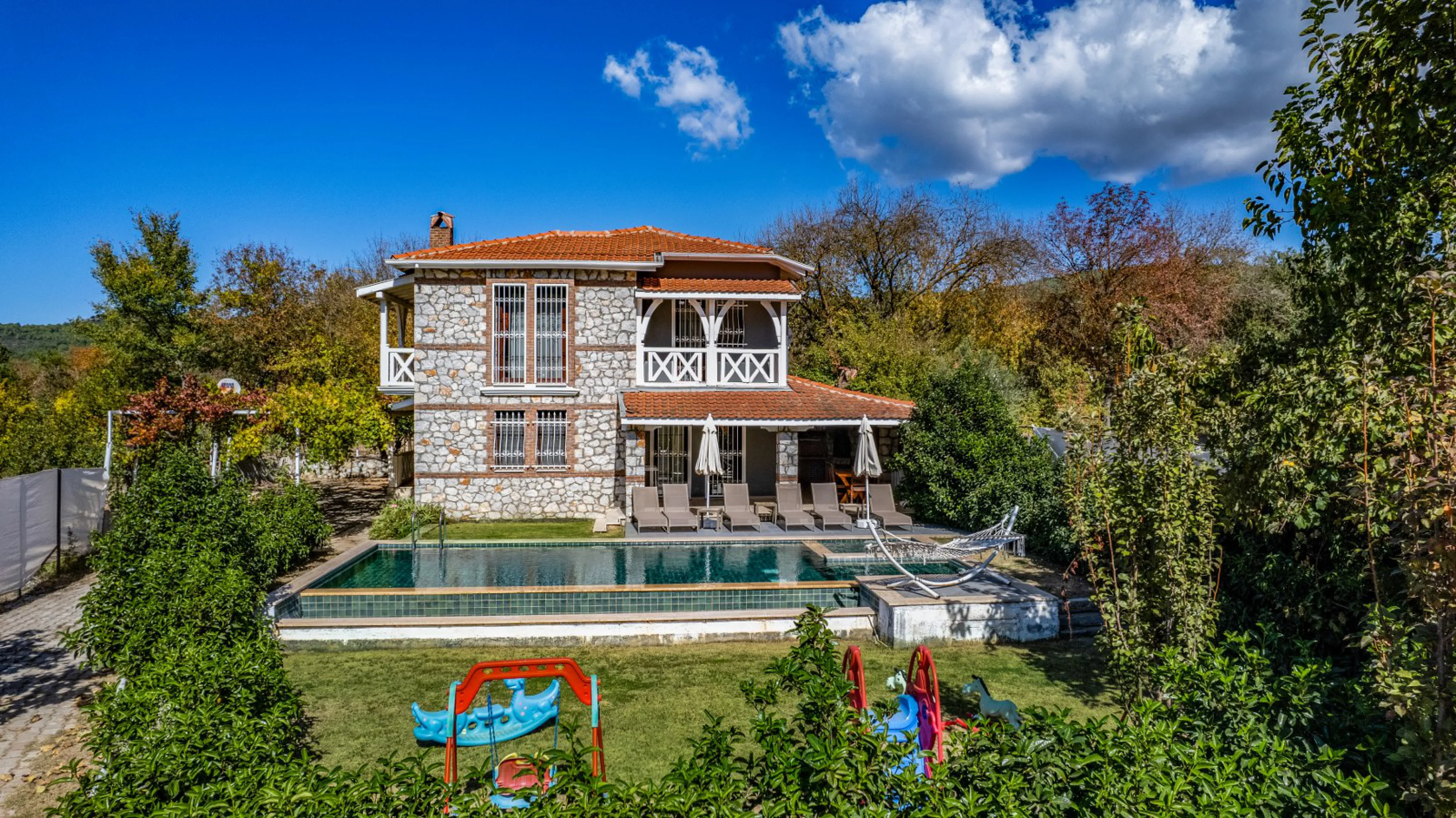 Villa Casanmira - Çocuk Havuzu & Geniş Havuzlu Kiralık Villa