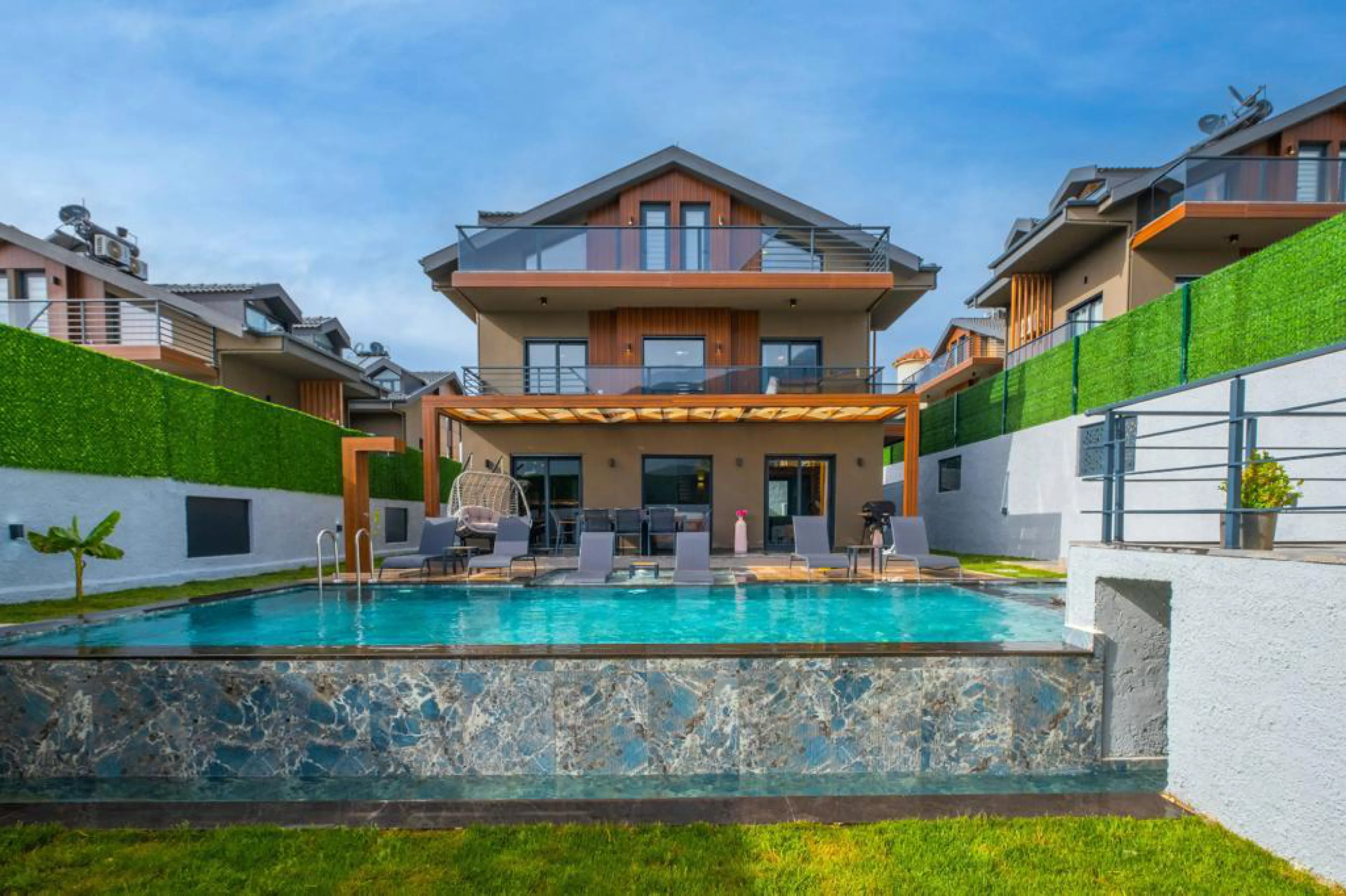 Villa Ceysu 1 - Geniş Havuz & Çocuk Havuzlu Kiralık Villa