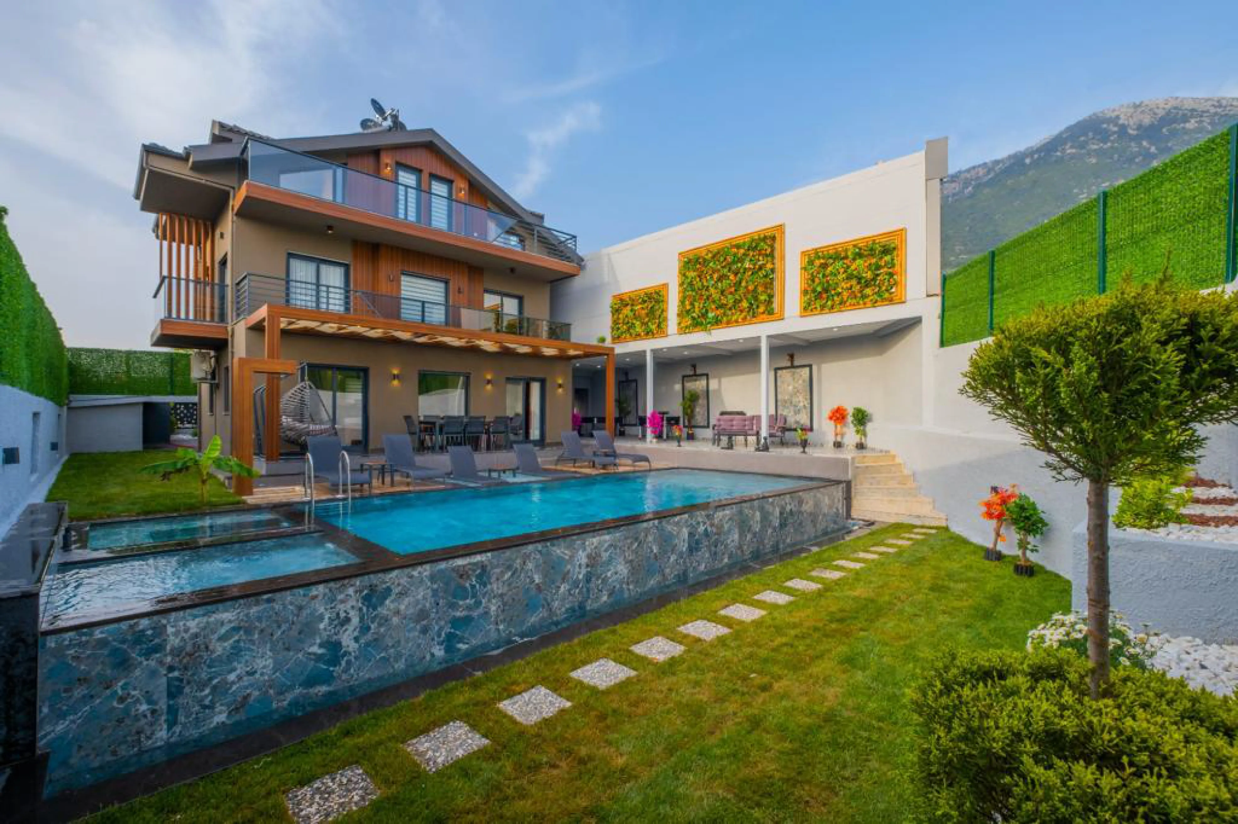 Villa Ceysu 3 - Geniş Havuz & Çocuk Havuzlu Kiralık Villa