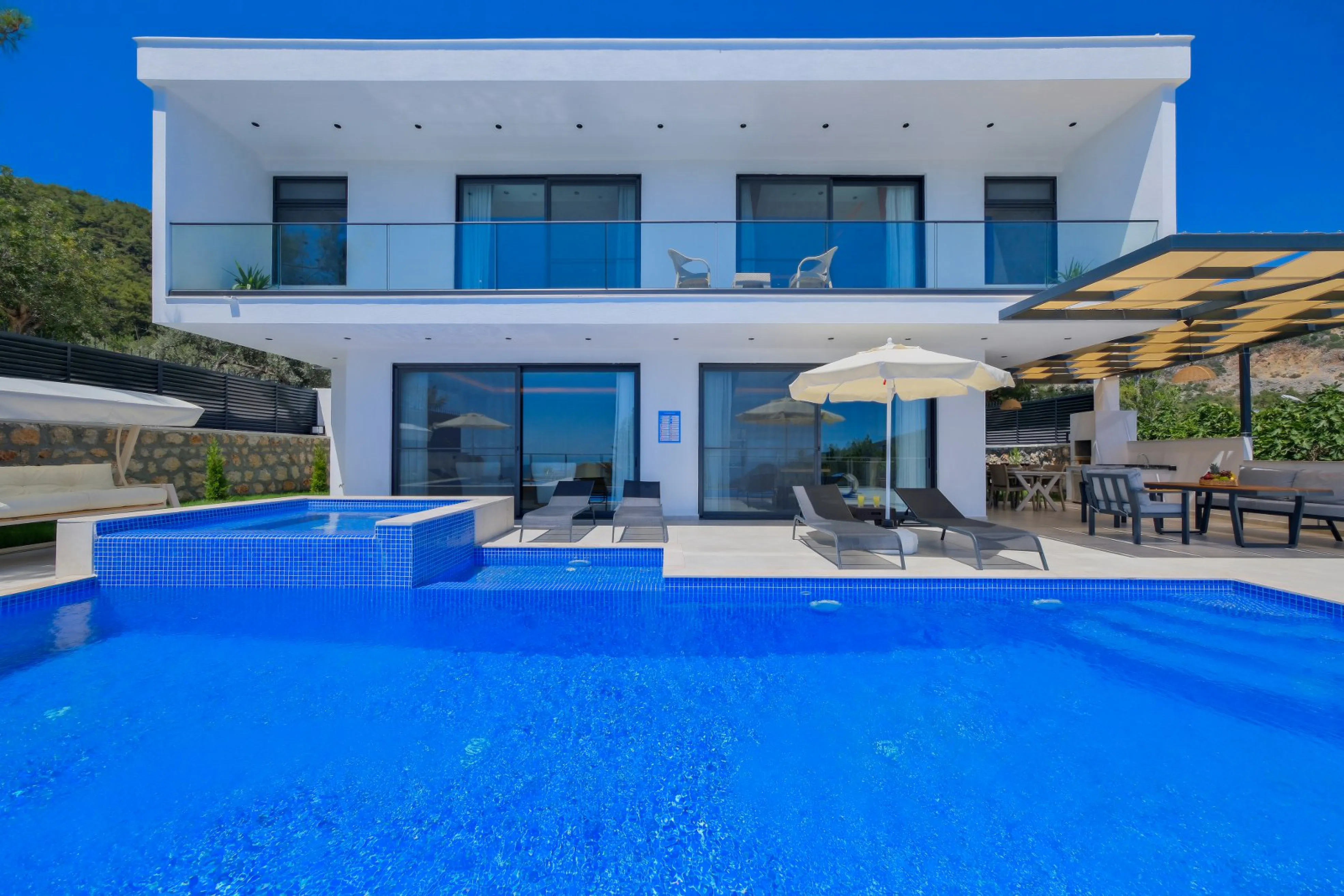 Villa Kalkan Delüxe - Çocuk Havuzu & Geniş Havuzlu Kiralık Villa