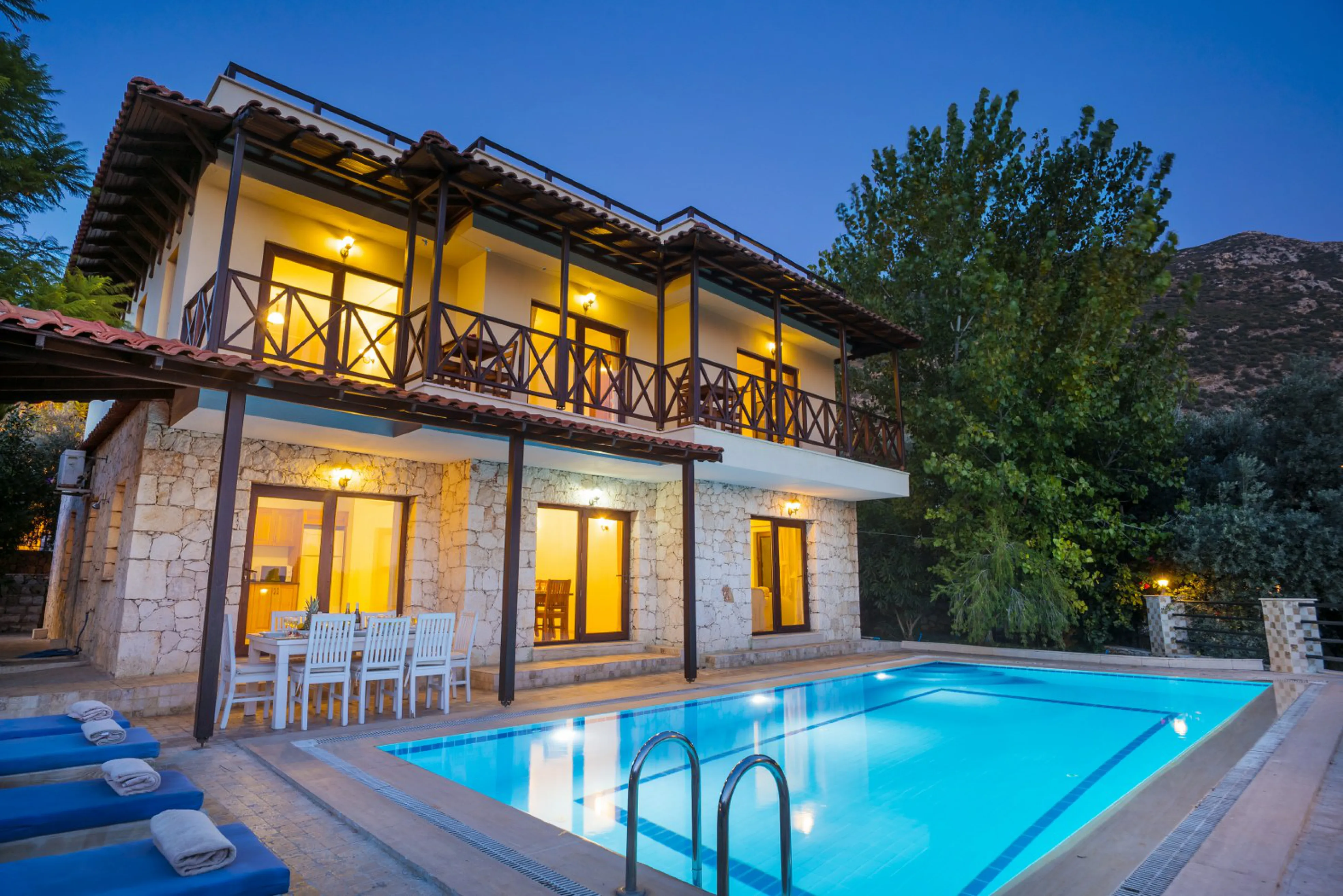 Villa Luxery Otantik - 11 Kişilik & Geniş Havuzlu Kiralık Villa