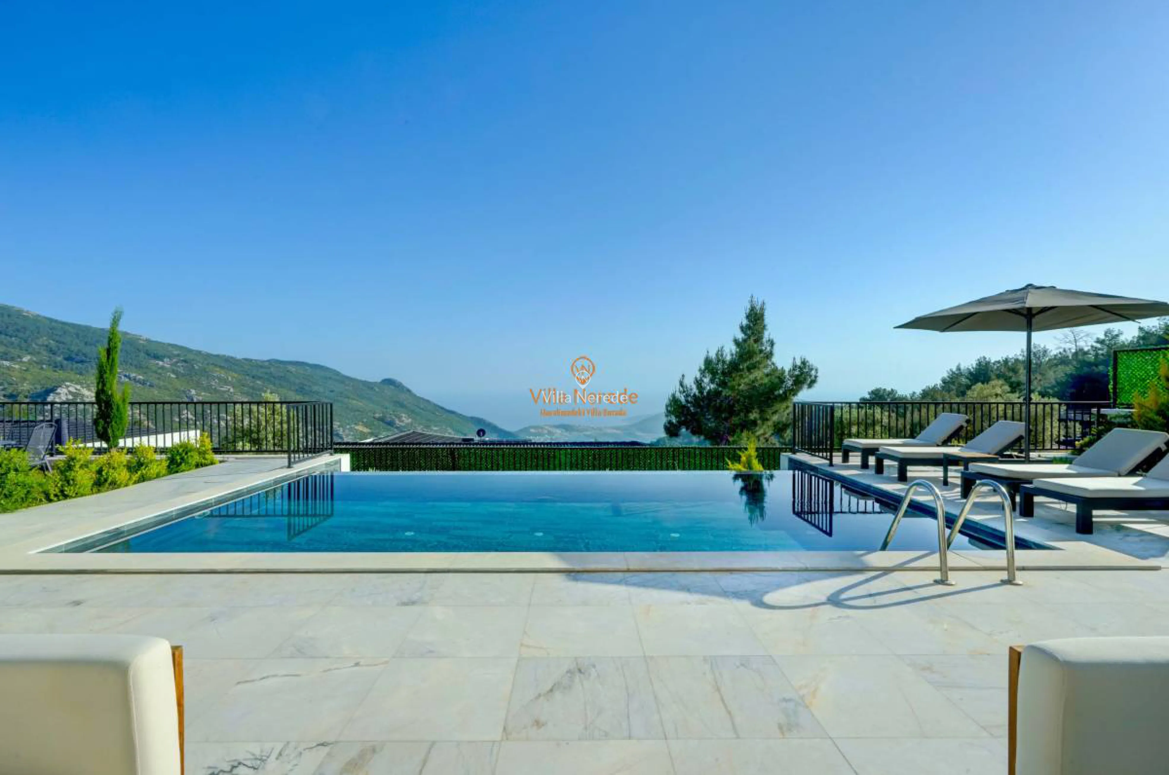 villa-pluto-1-1259593477-b.jpg