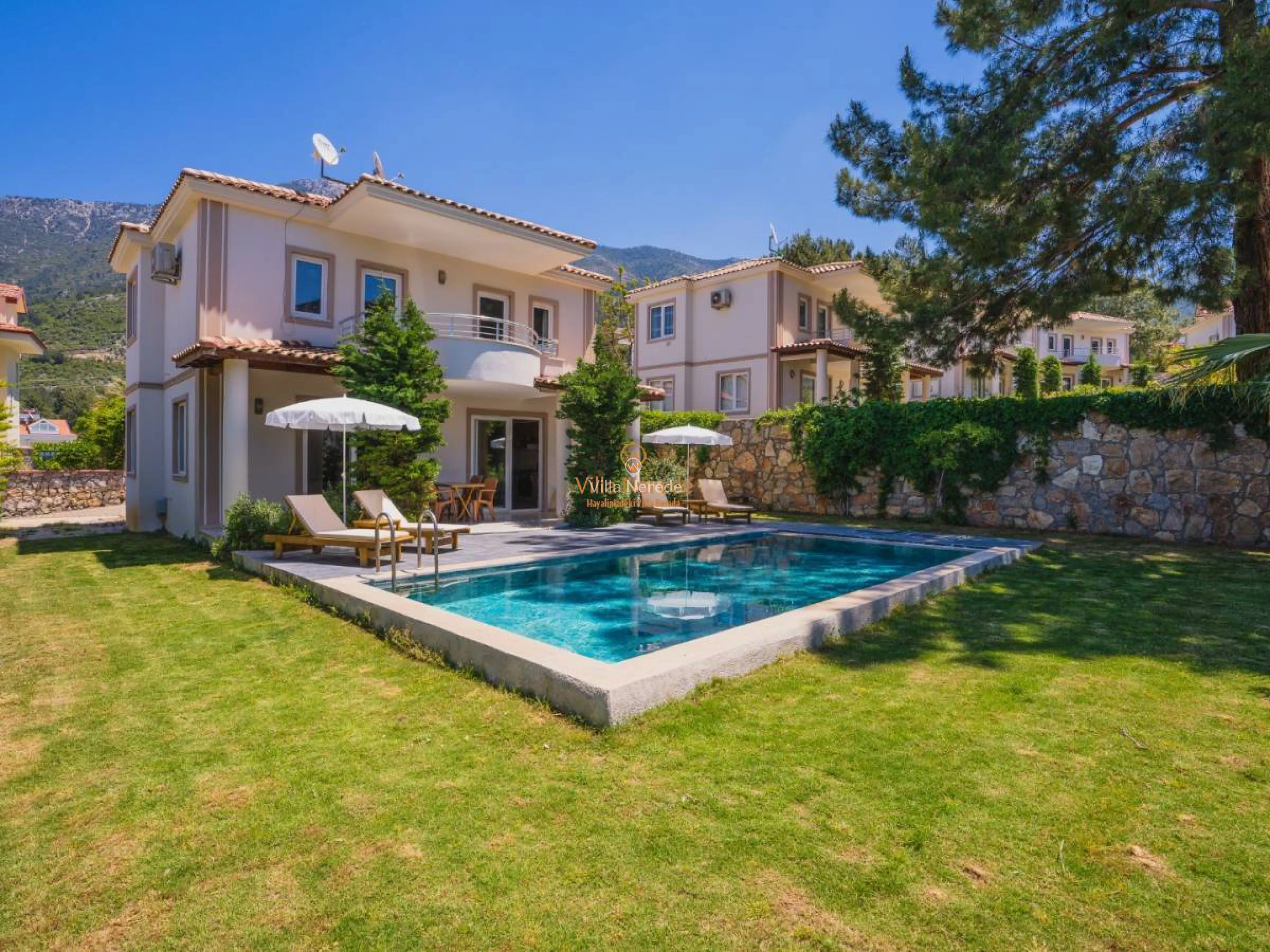 villa-royal-2-139655720-b.jpg