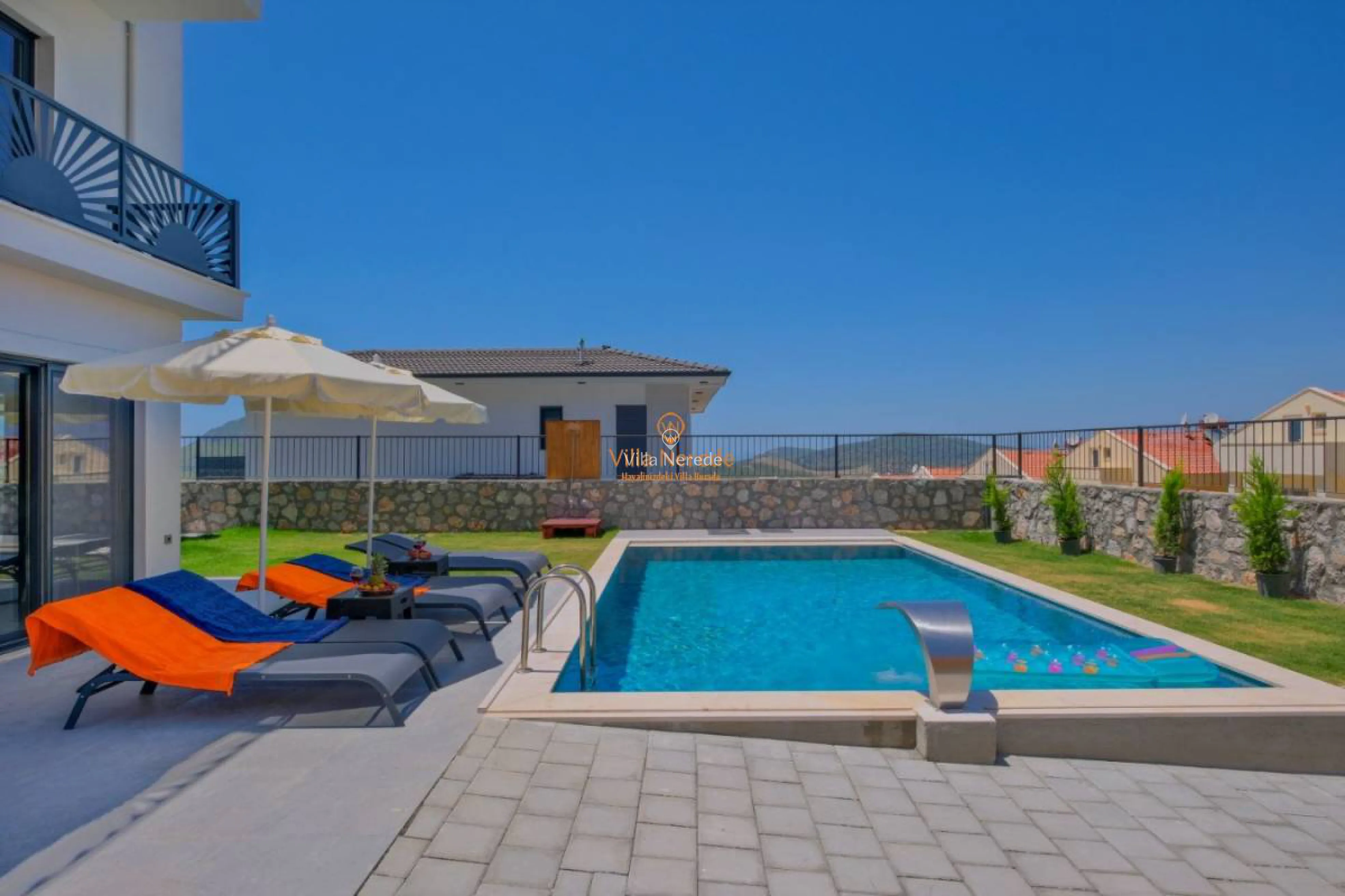 villa-santorini-506682114-b.jpg