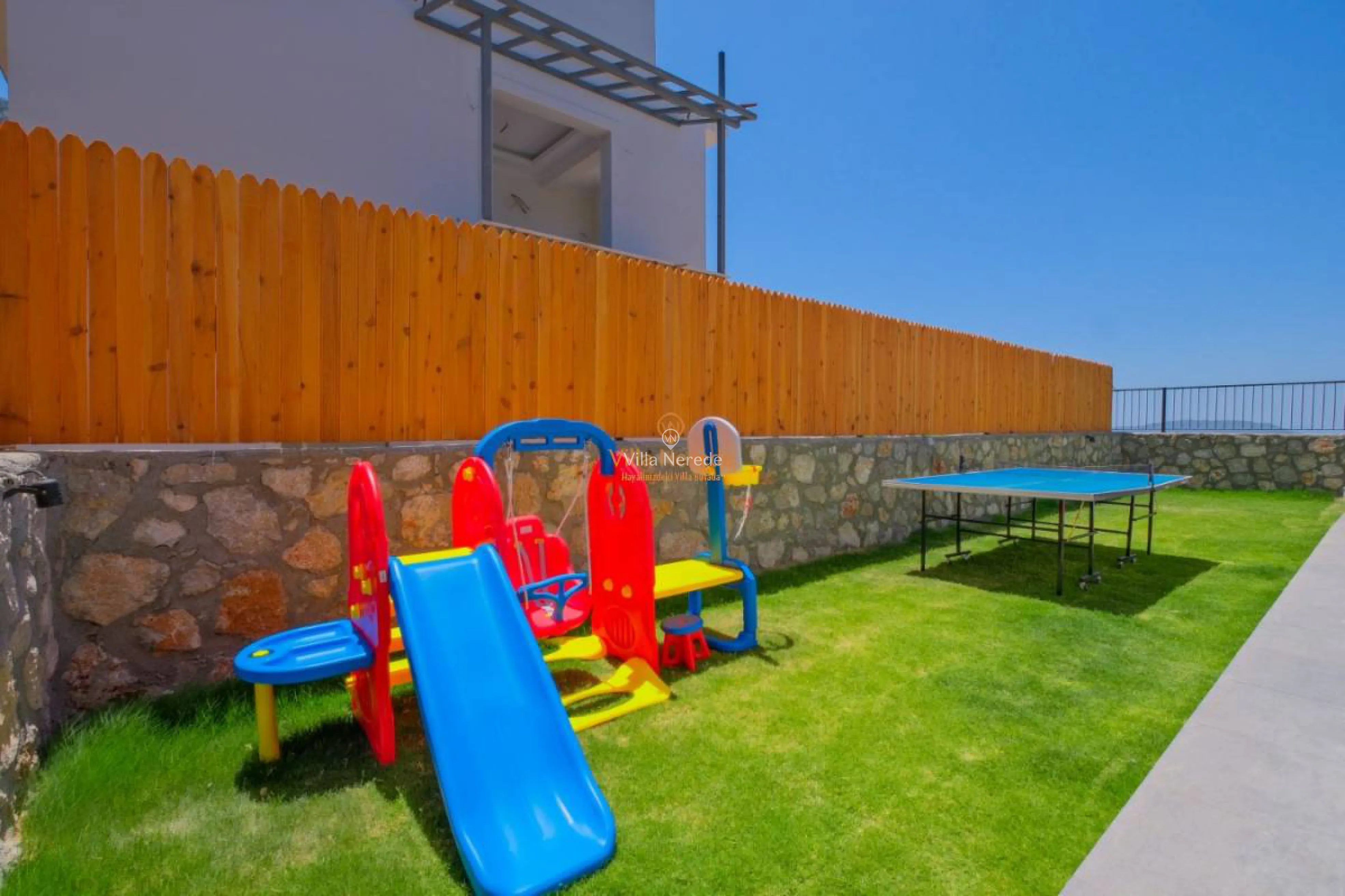 villa-santorini-535032484-b.jpg