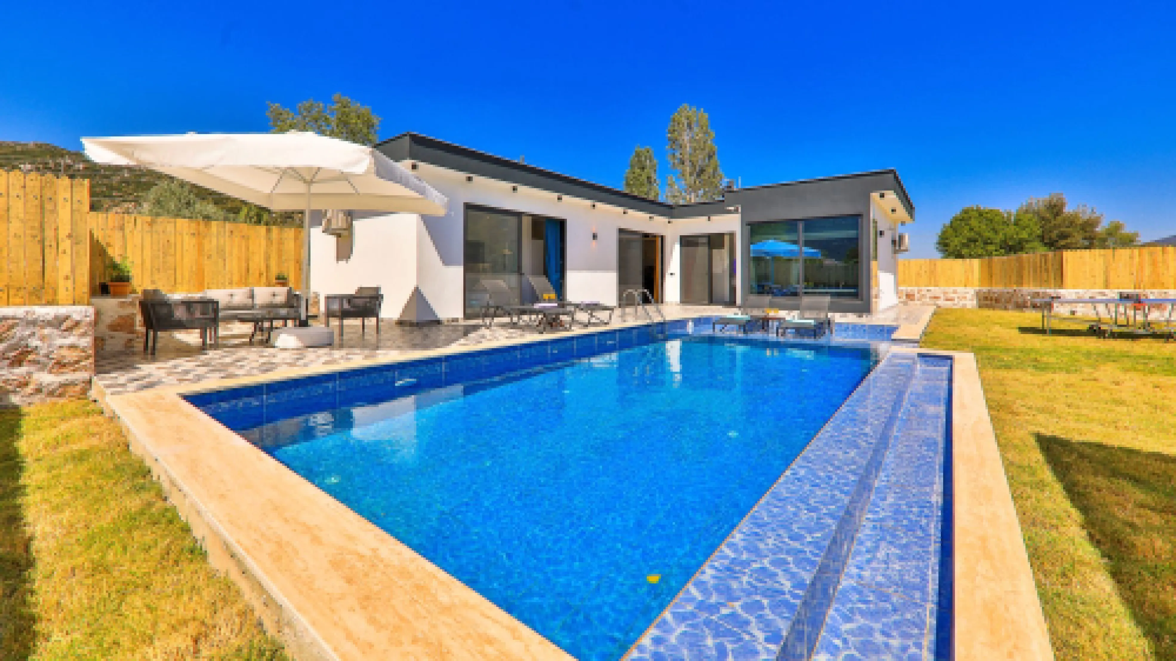 Villa Sunalı - Muhafazakar Havuz Alanlı Villa Kiralama