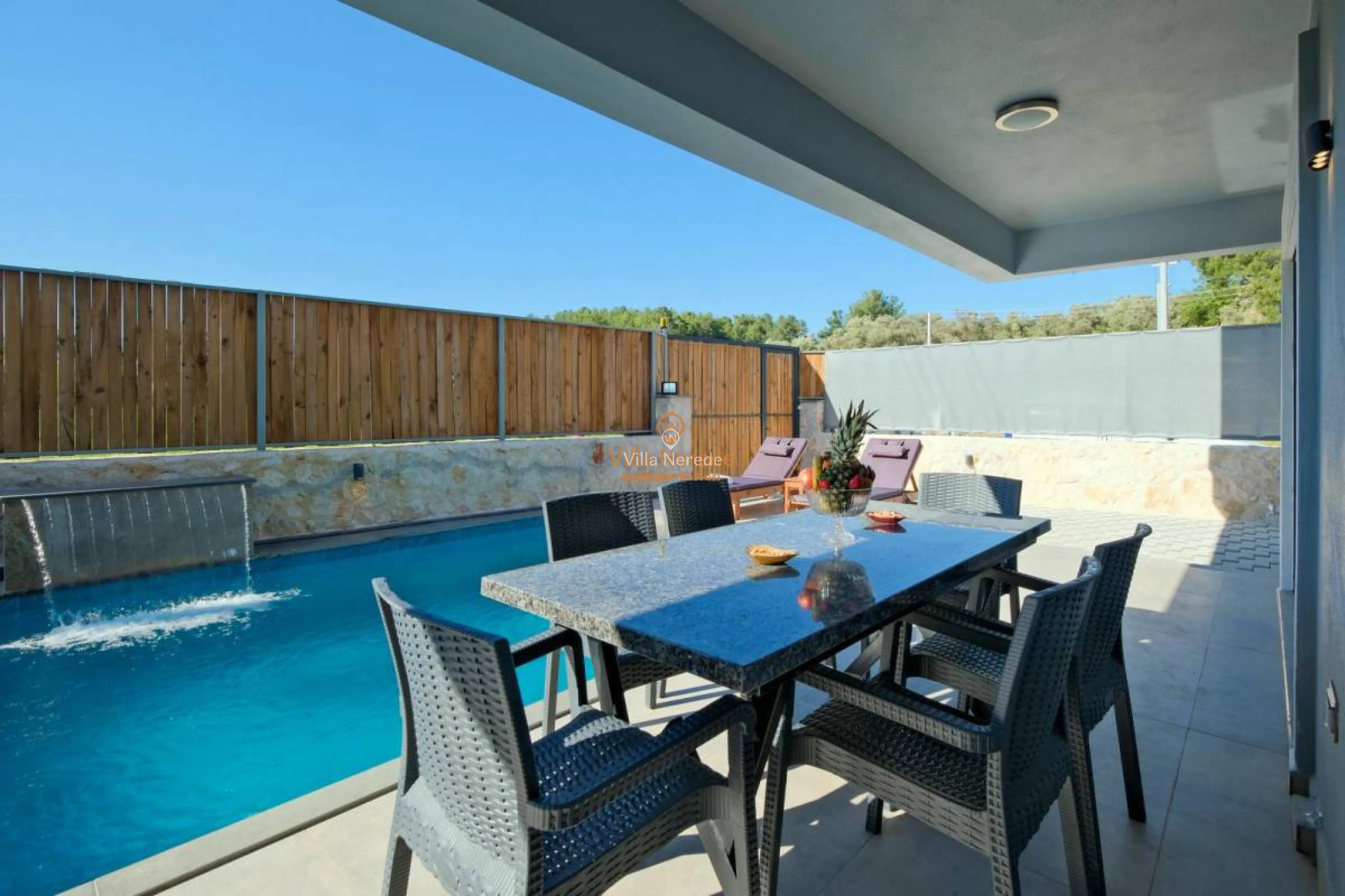villa-white-day-1-1535579598-b.jpg