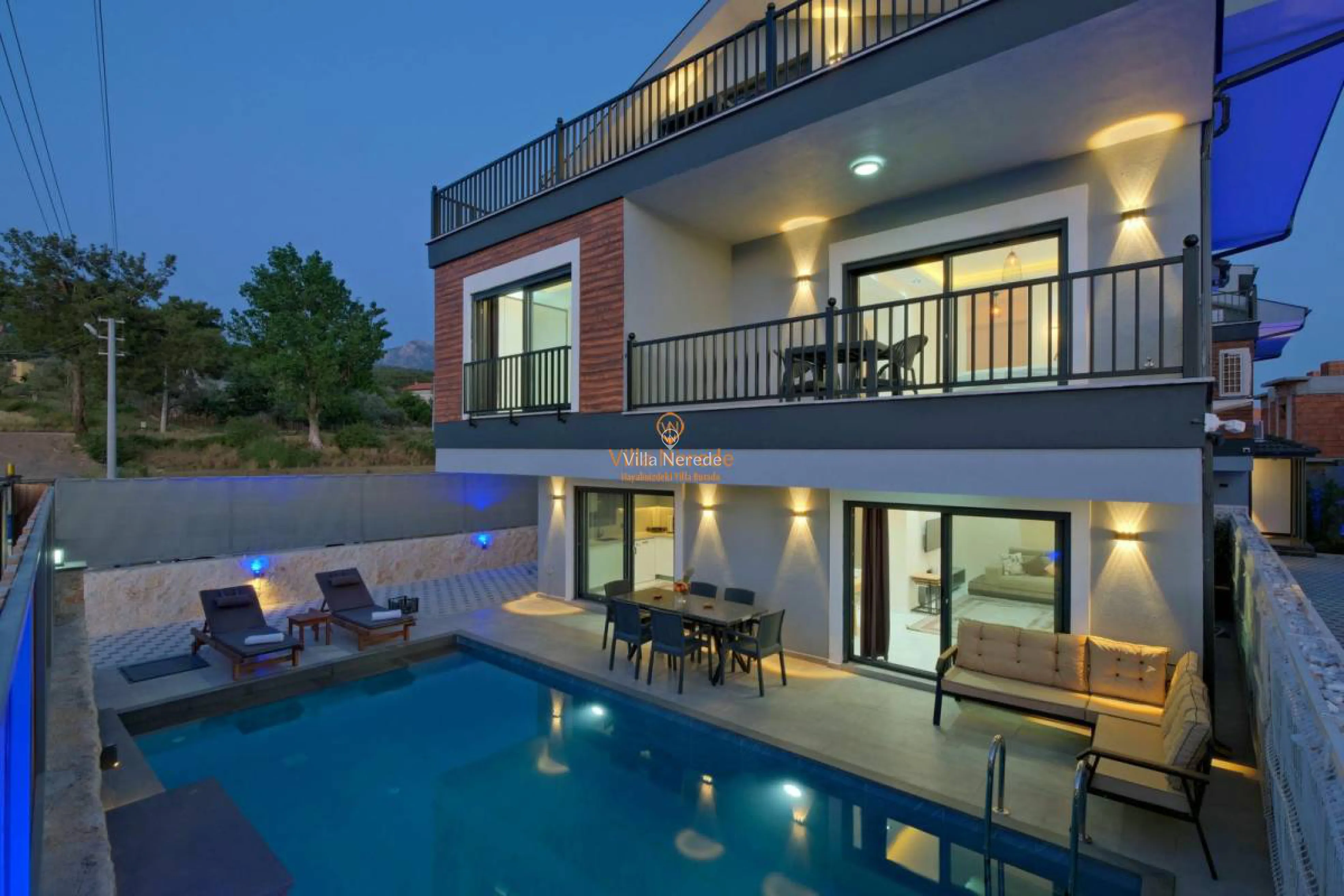 villa-white-day-1-1923747133-b.jpg