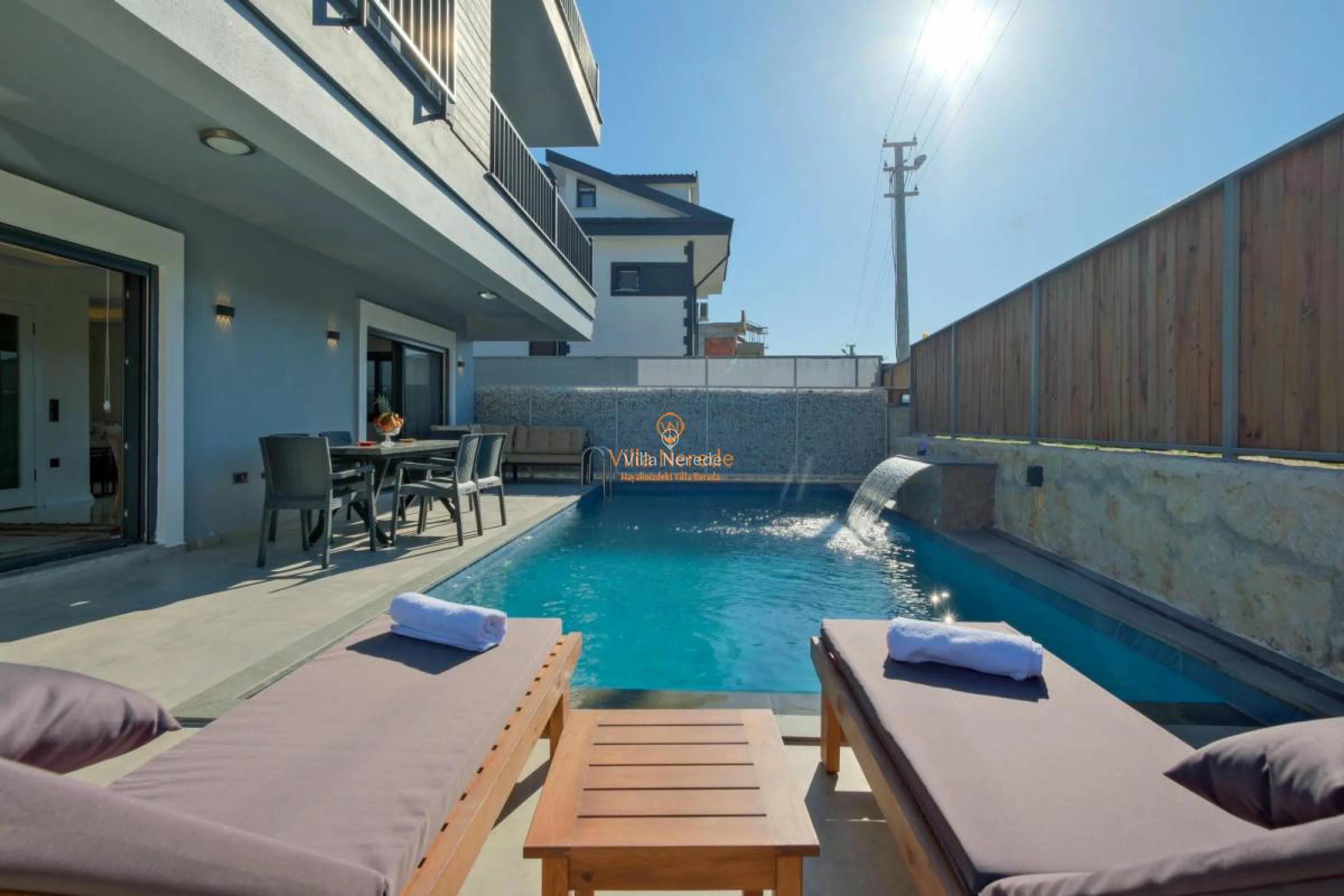 villa-white-day-1-2571316302-b.jpg