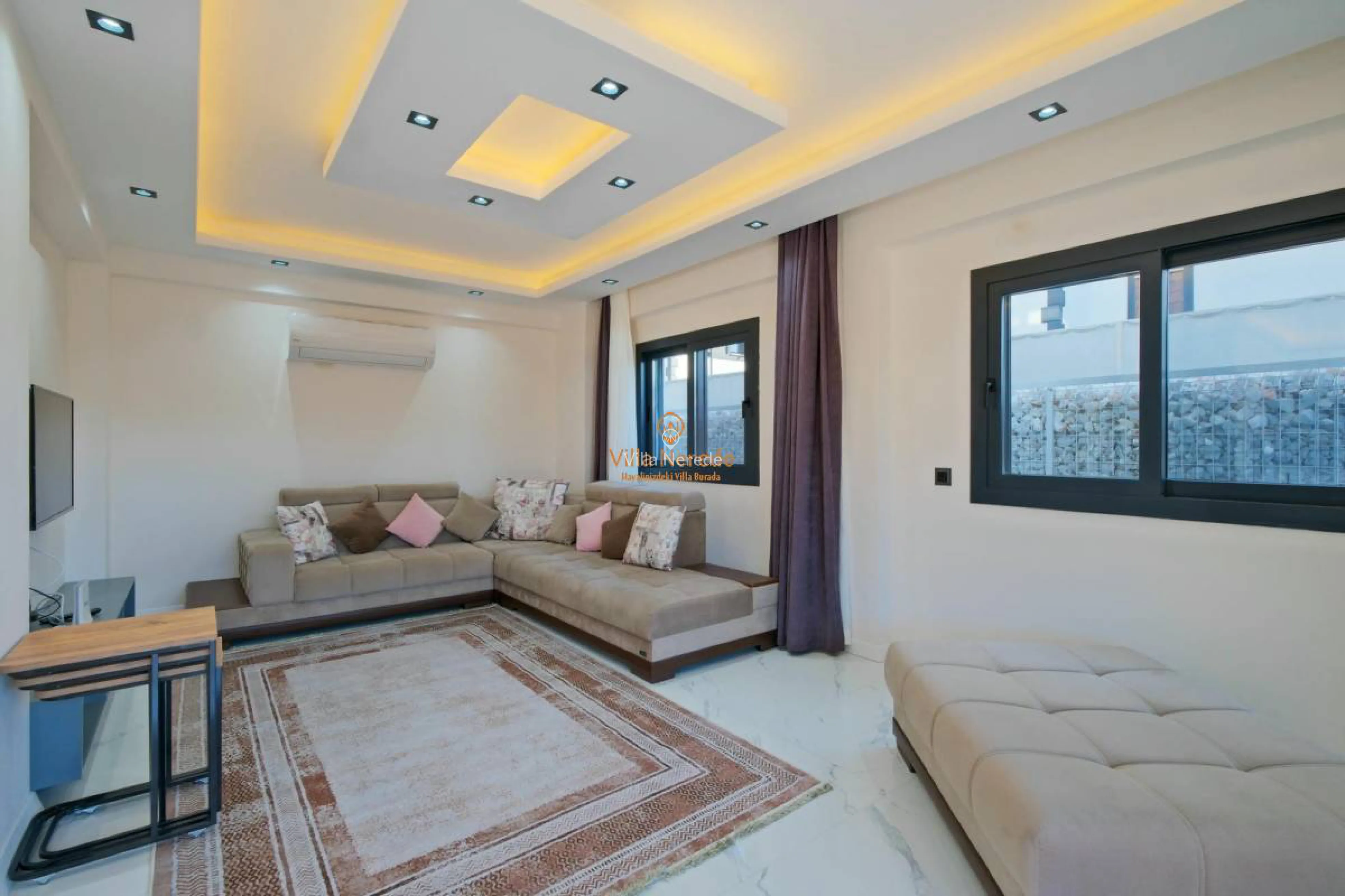 villa-white-day-1-659293898-b.jpg