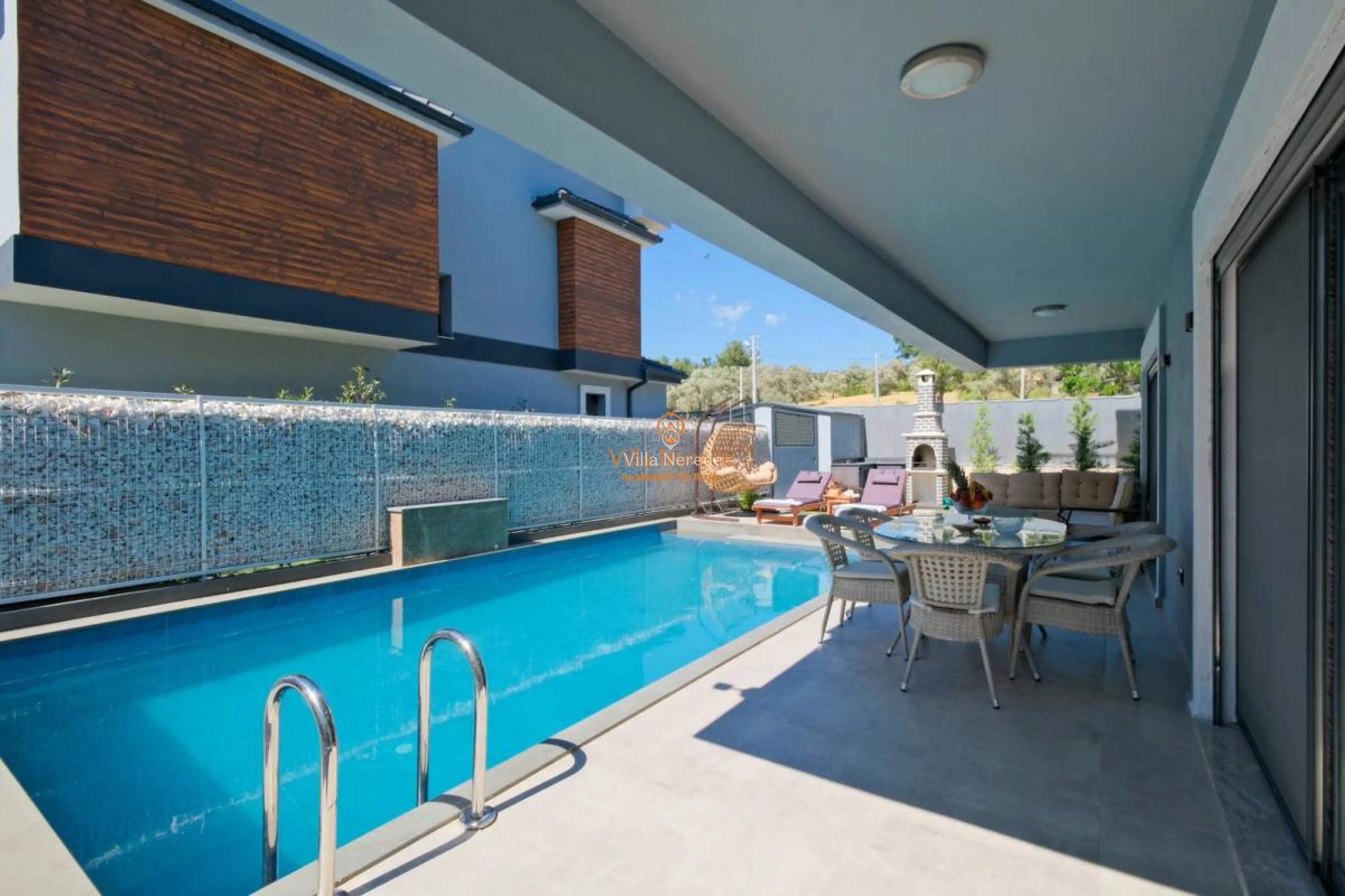 villa-white-day-2-312895696-b.jpg