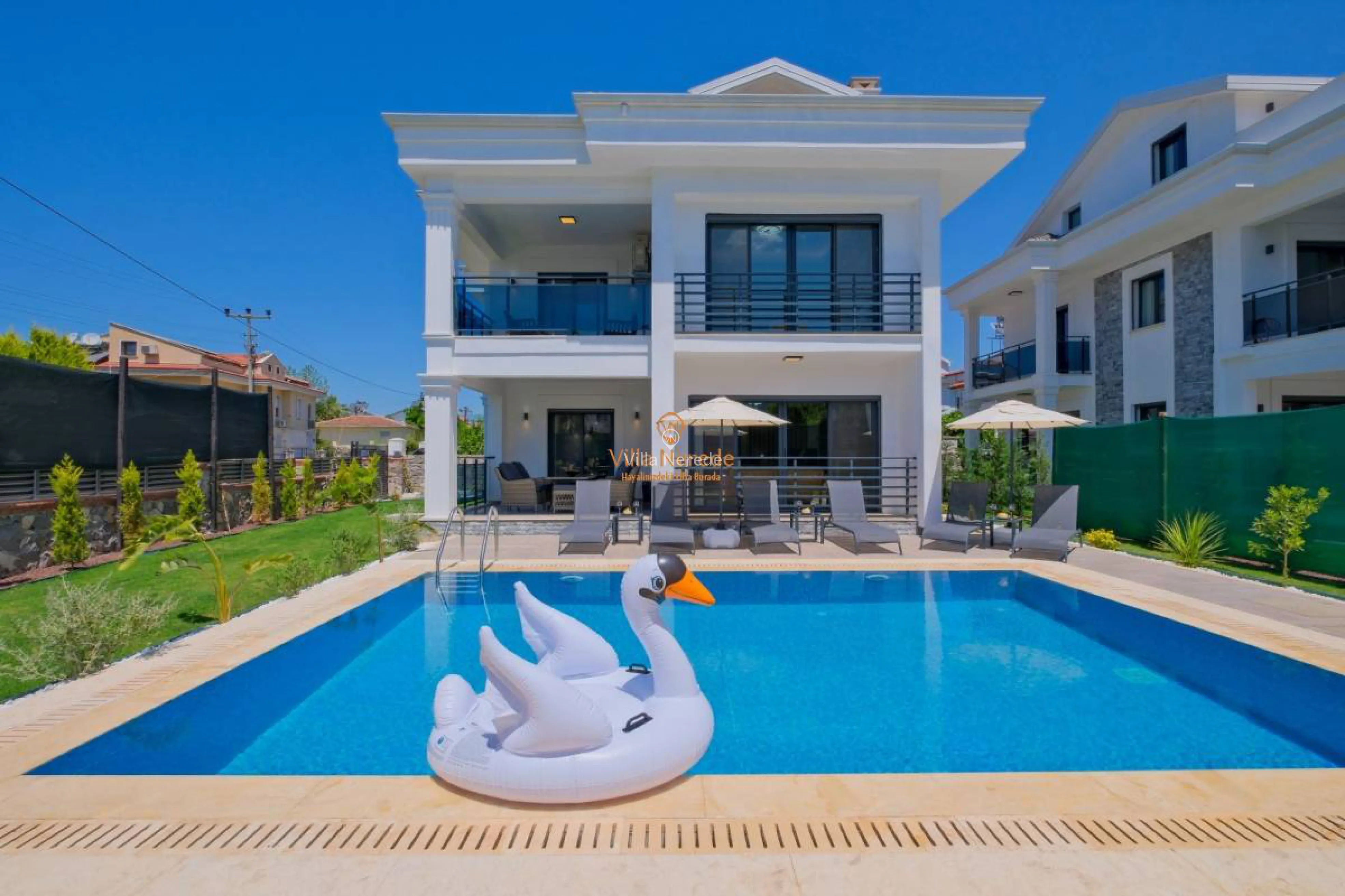 villa-white-palm-2-382666309-b.jpg
