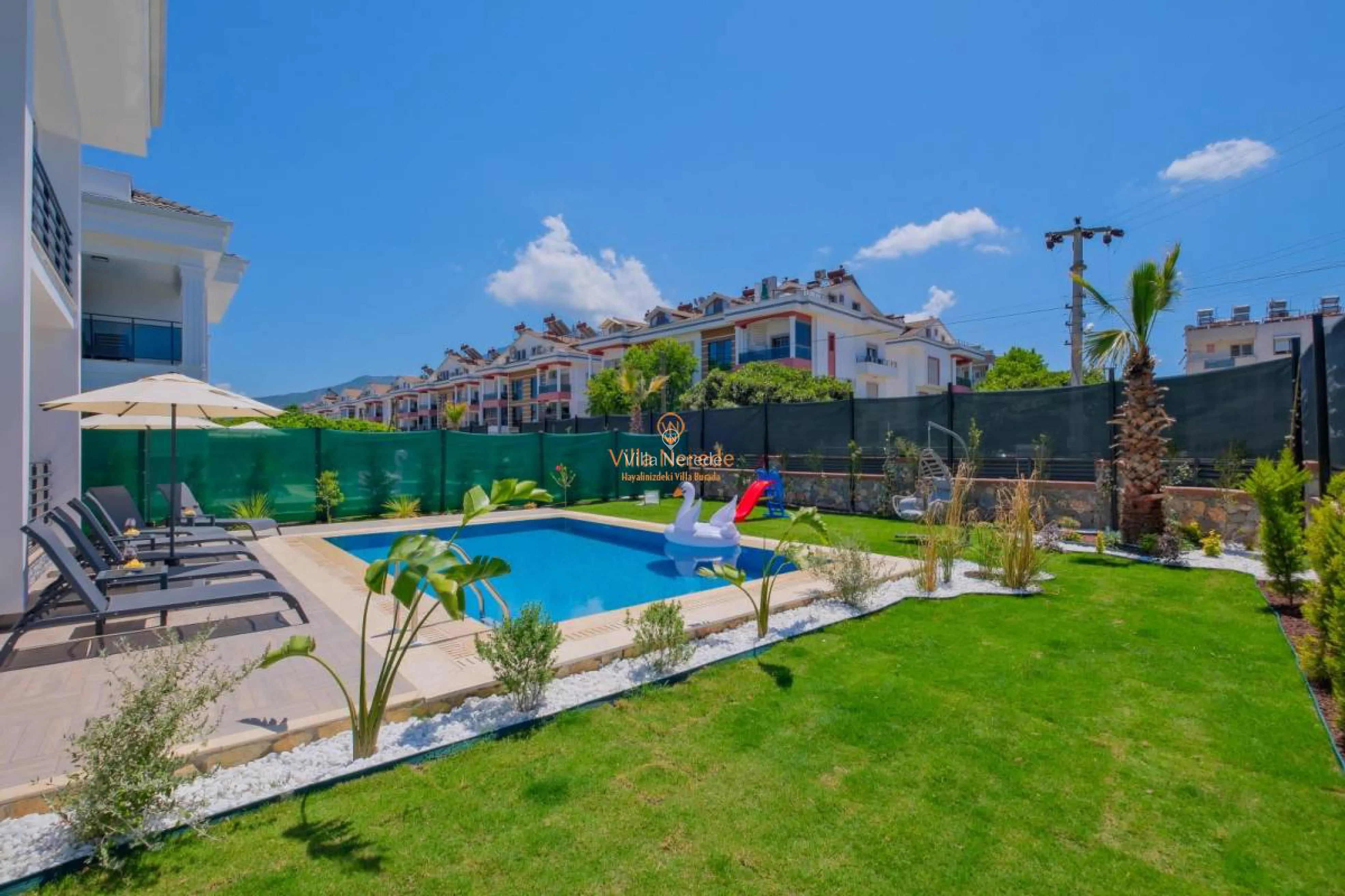 villa-white-palm-2-468908351-b.jpg